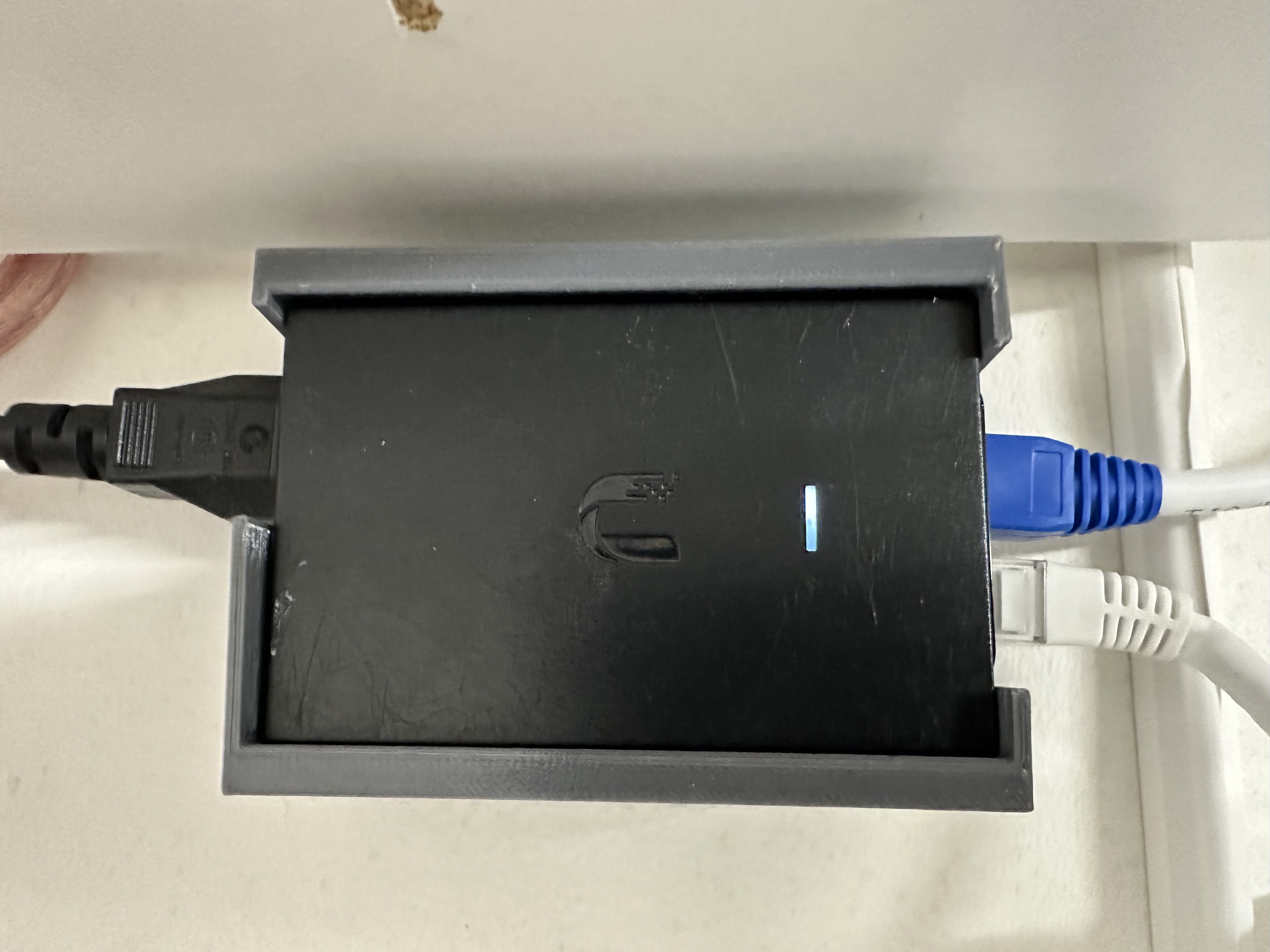 Unifi PoE 48v Snap-Fit Wall Mount