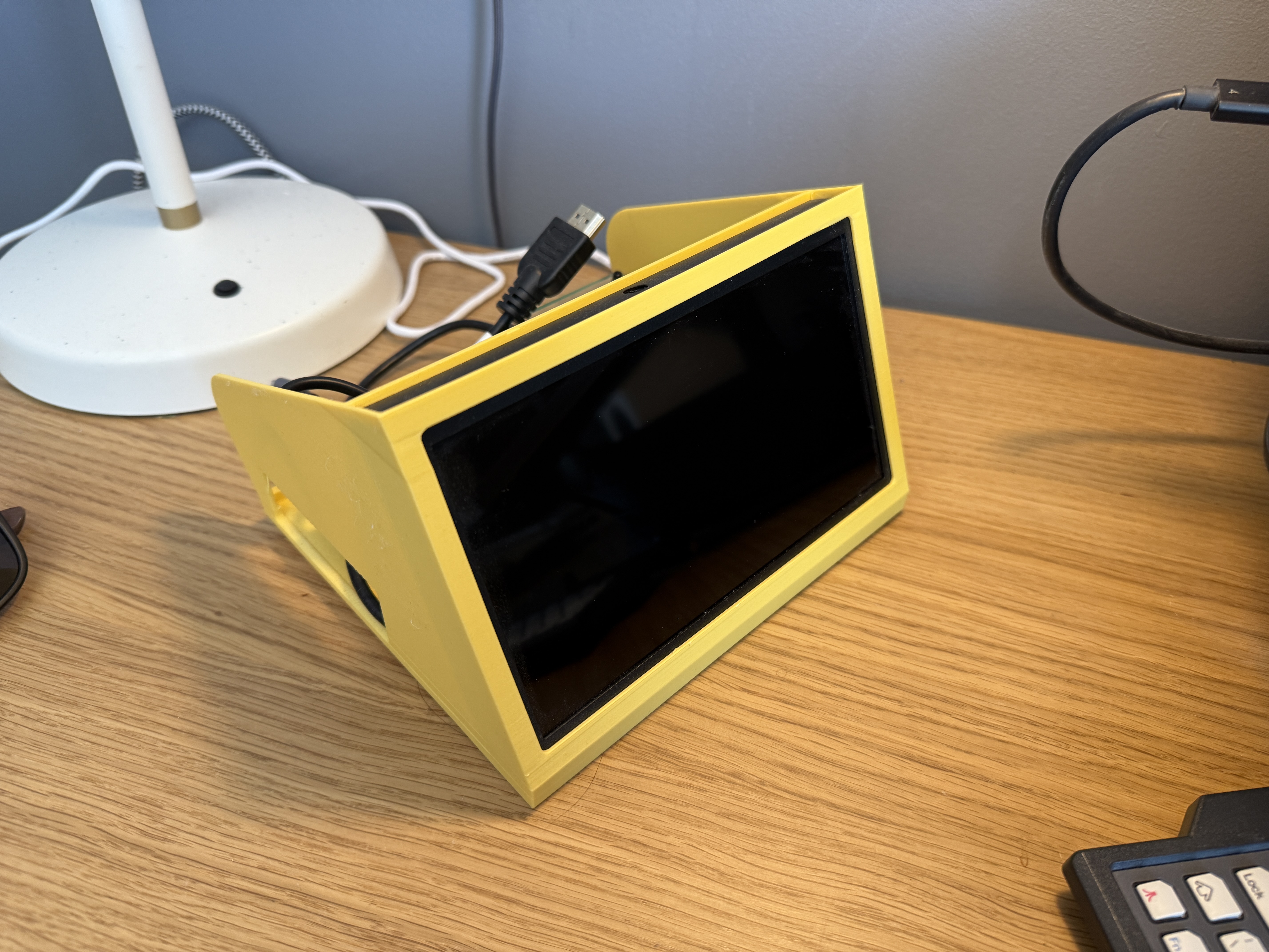 7" TFT Screen Holder for Raspberry Pi