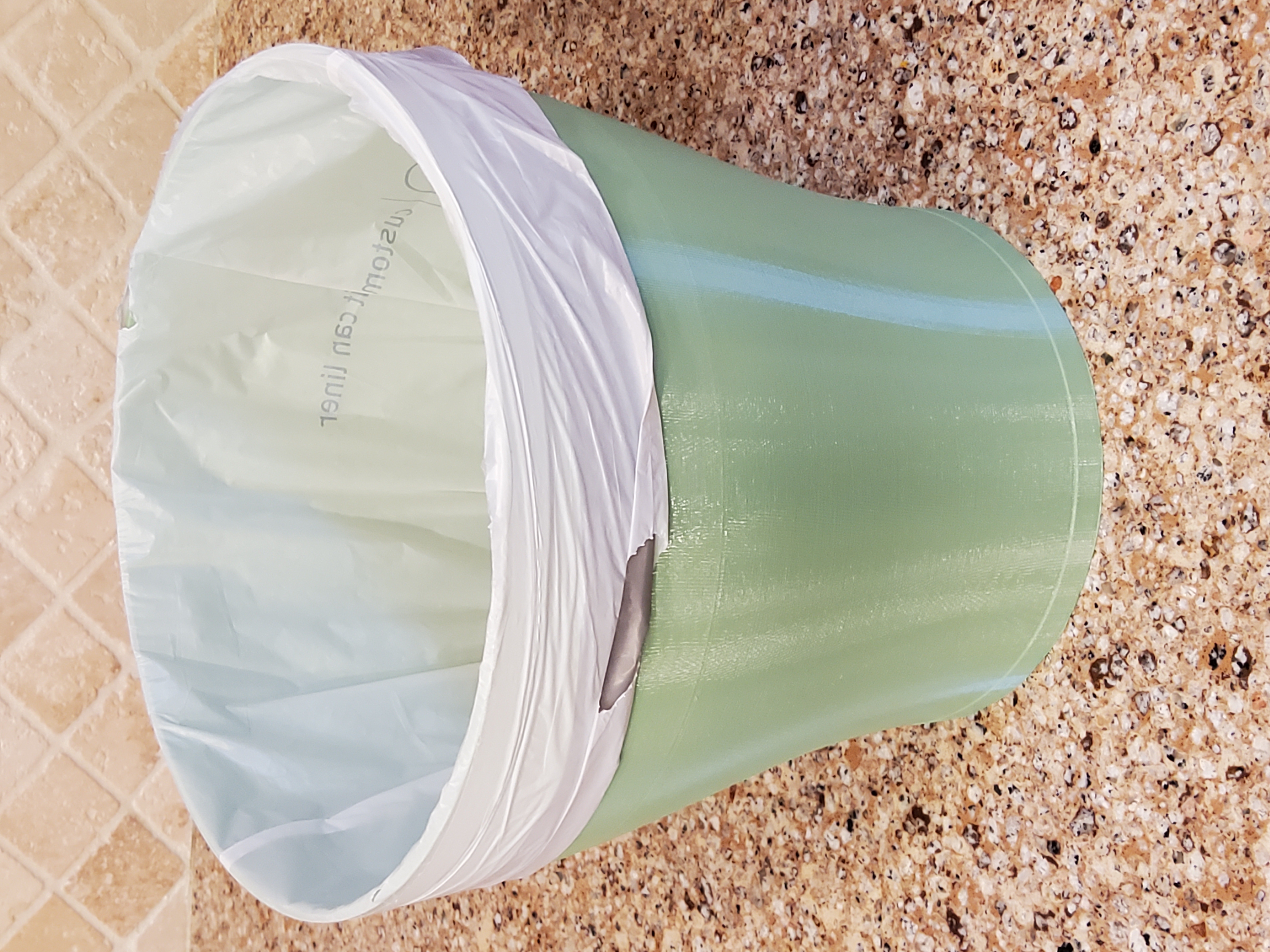 Miniatura 4 do modelo 3D Simple Trash Can
