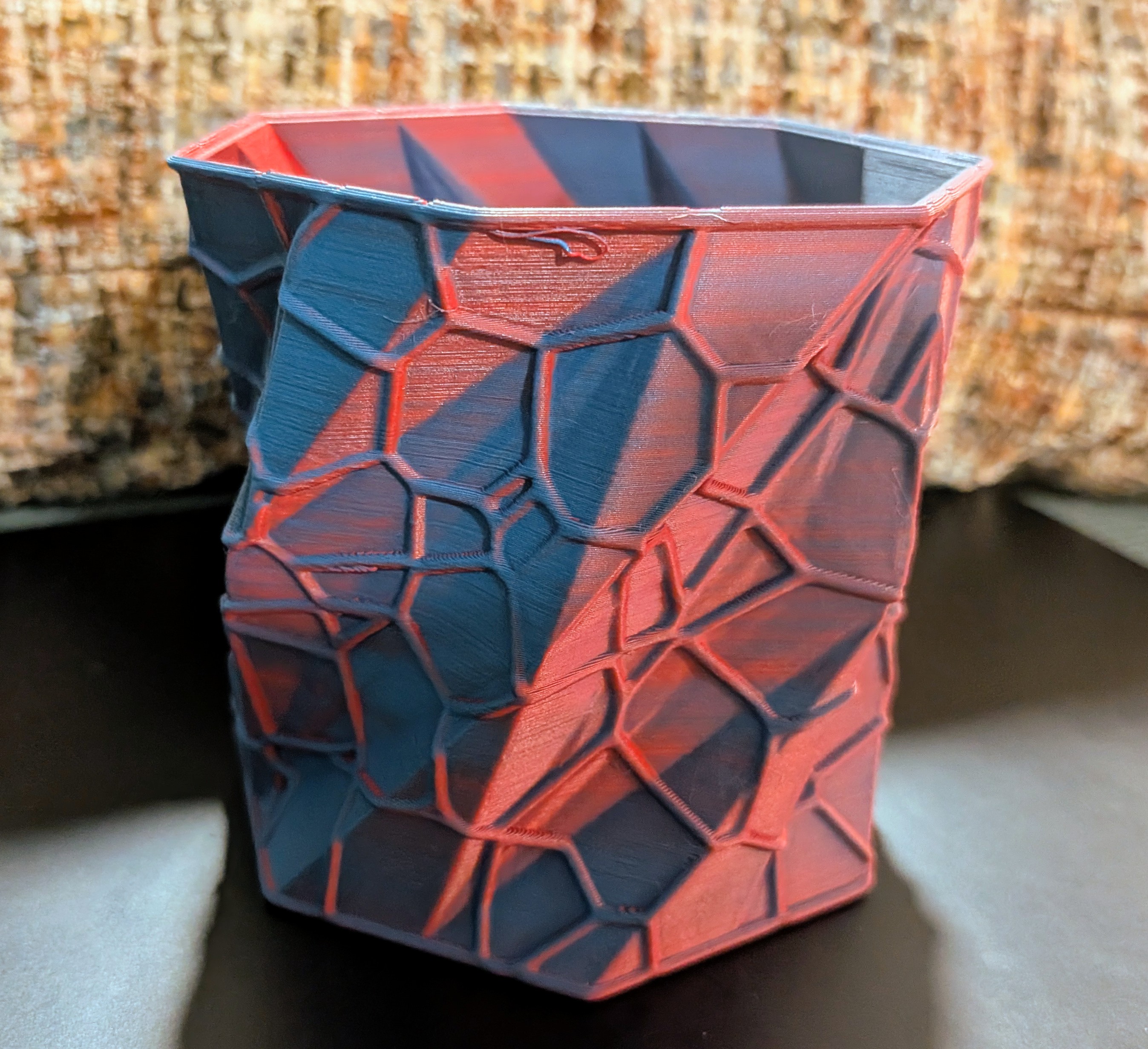 Low-Poly Voronoi Pencil Holder