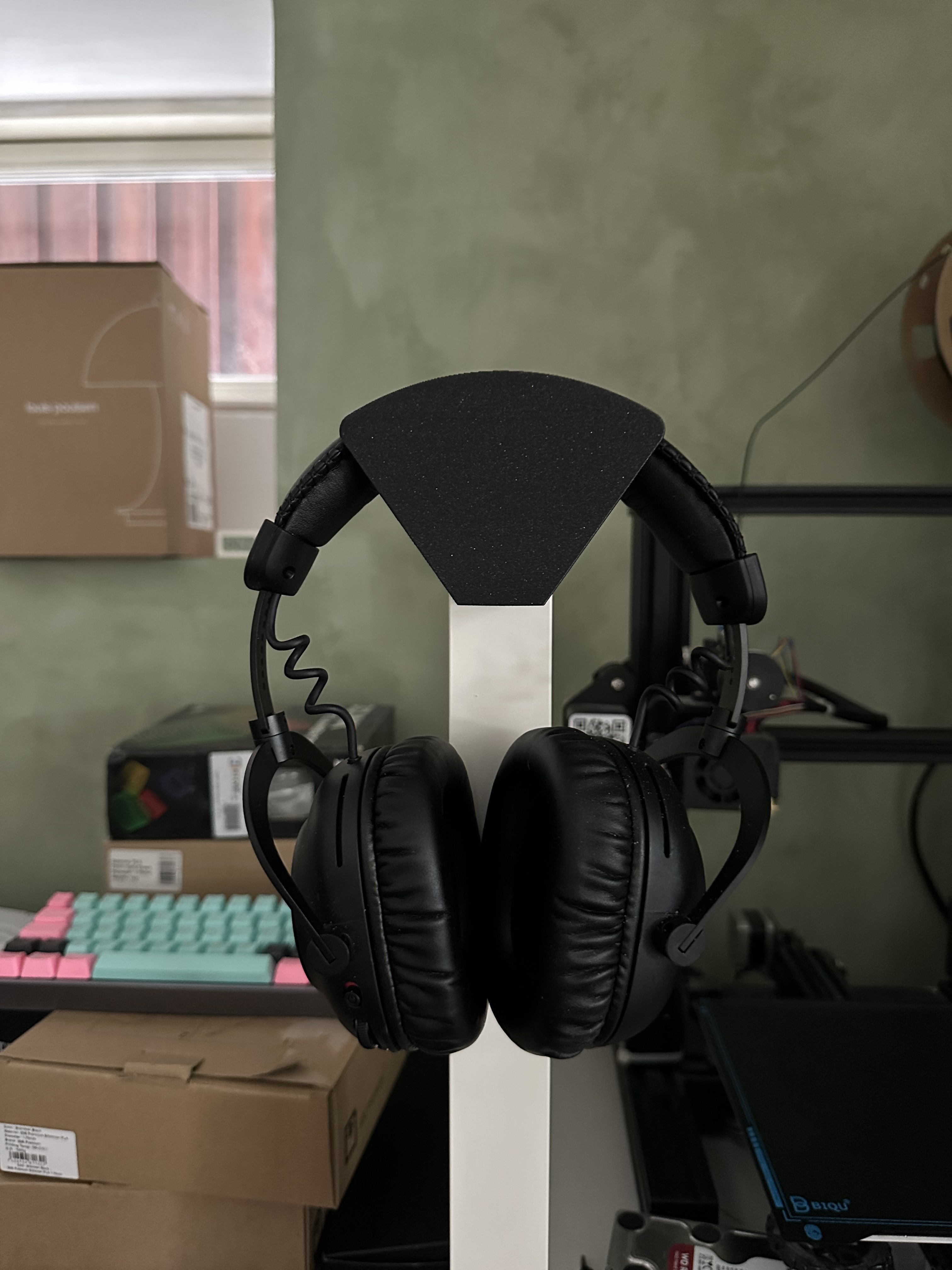 Headset holder for Elvarli