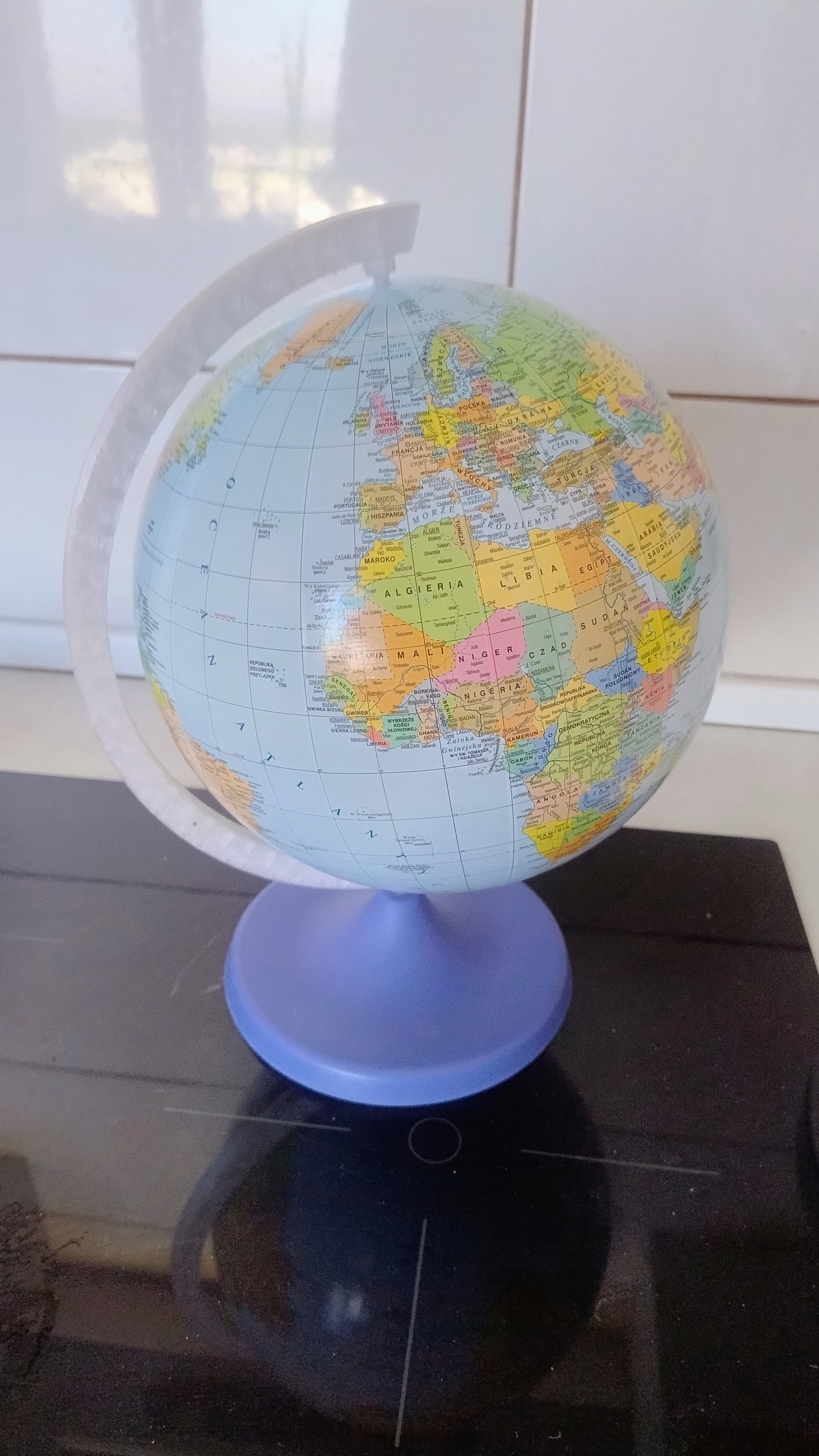 Globe mount 22cm. Mocowanie globusa 22cm.