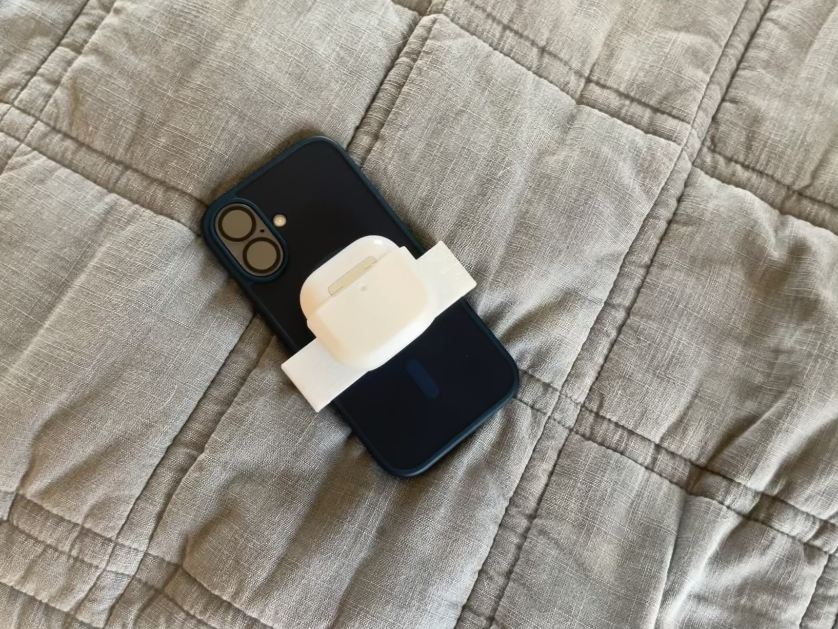 Airpod to iphone clip (WIP) 3D model