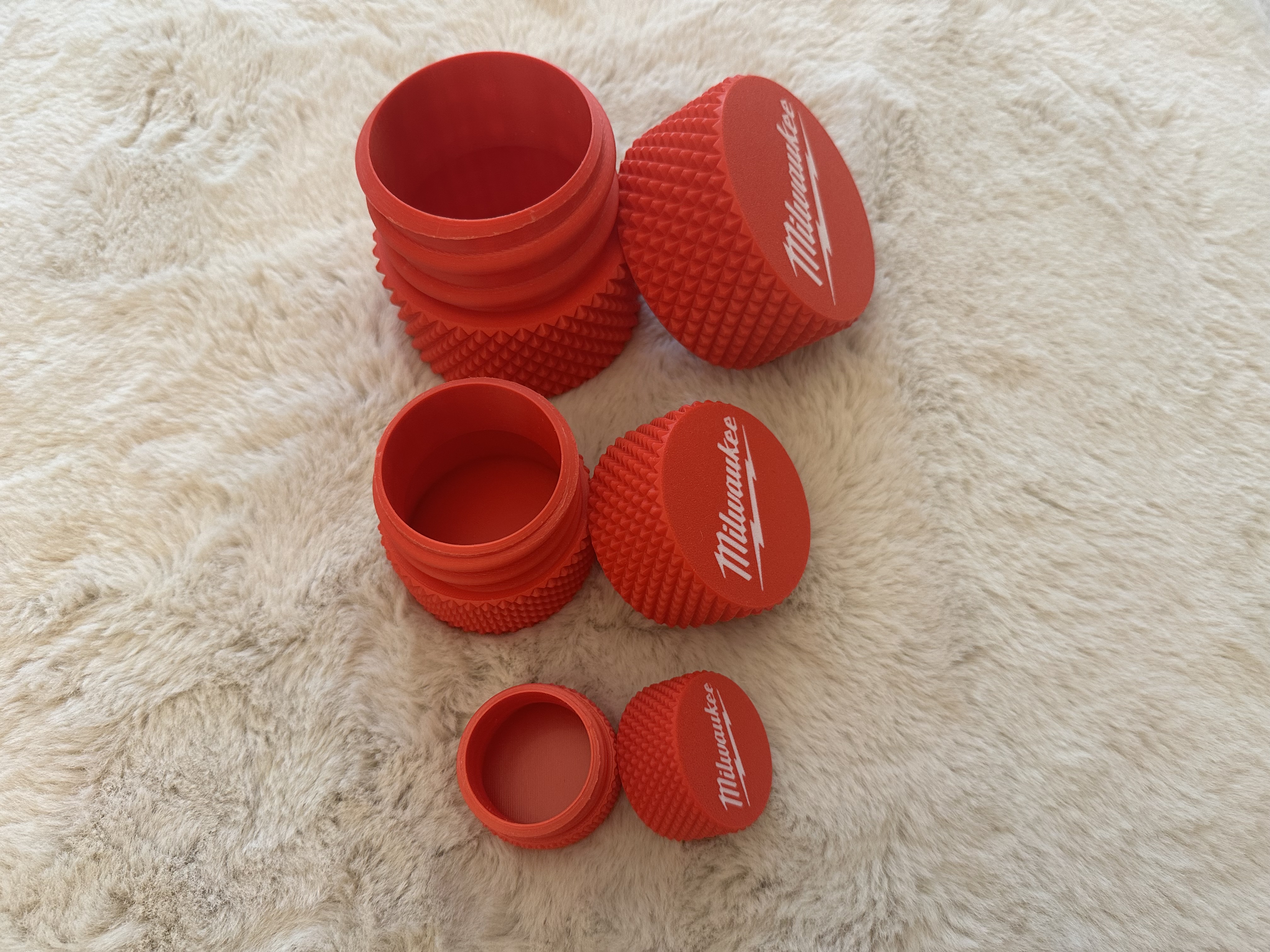 Miniatura 14 do modelo 3D Milwaukee Threaded Container
