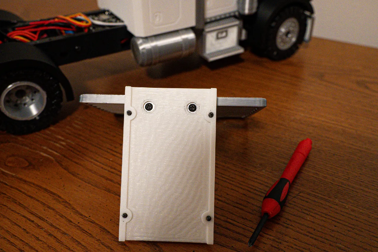 1:50 Scale 3D Prnted Sem Truck Angled Back Chno 9 Exhaust Stacks