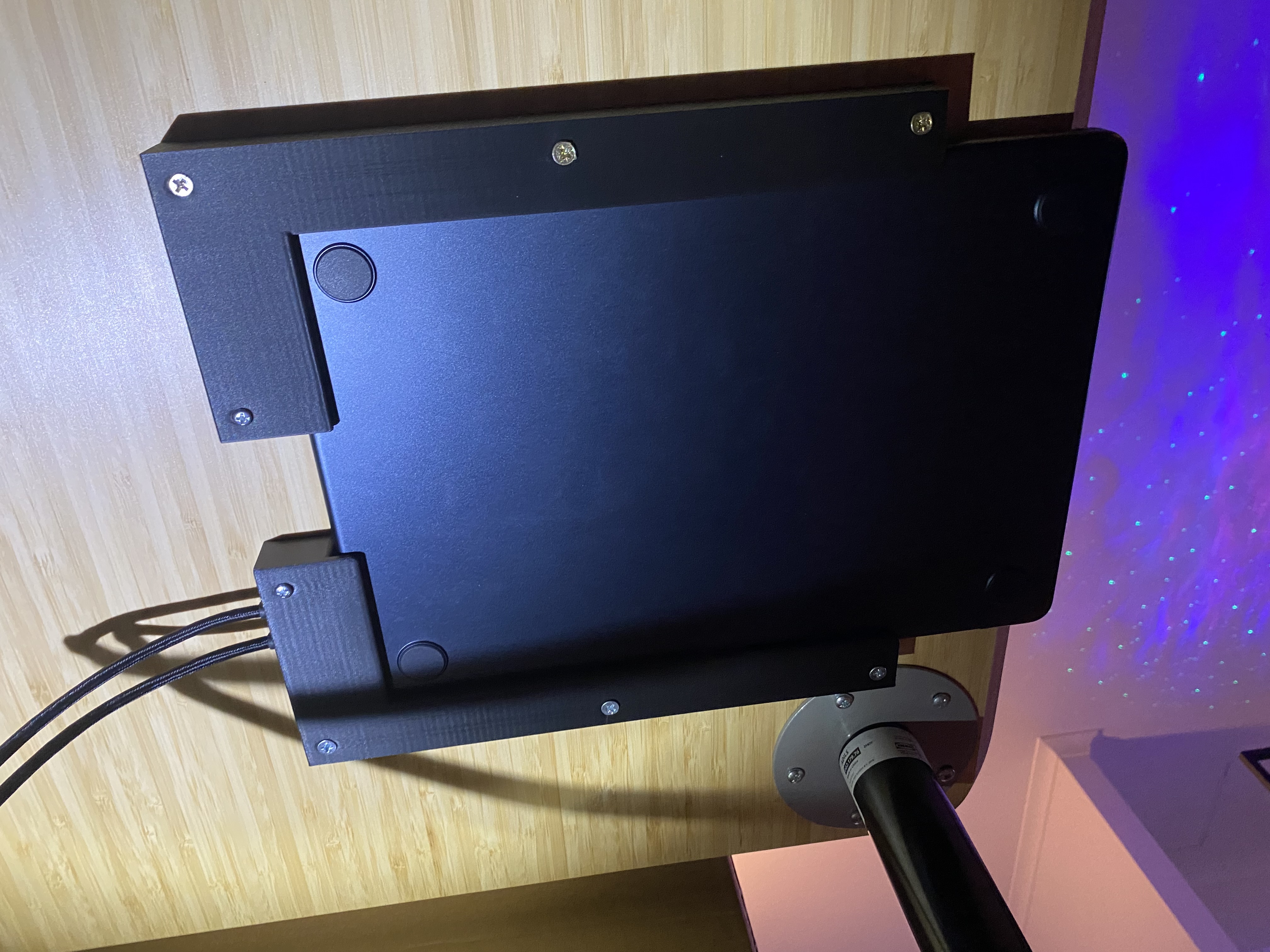 13" MacBook Air M4 Under desk dock