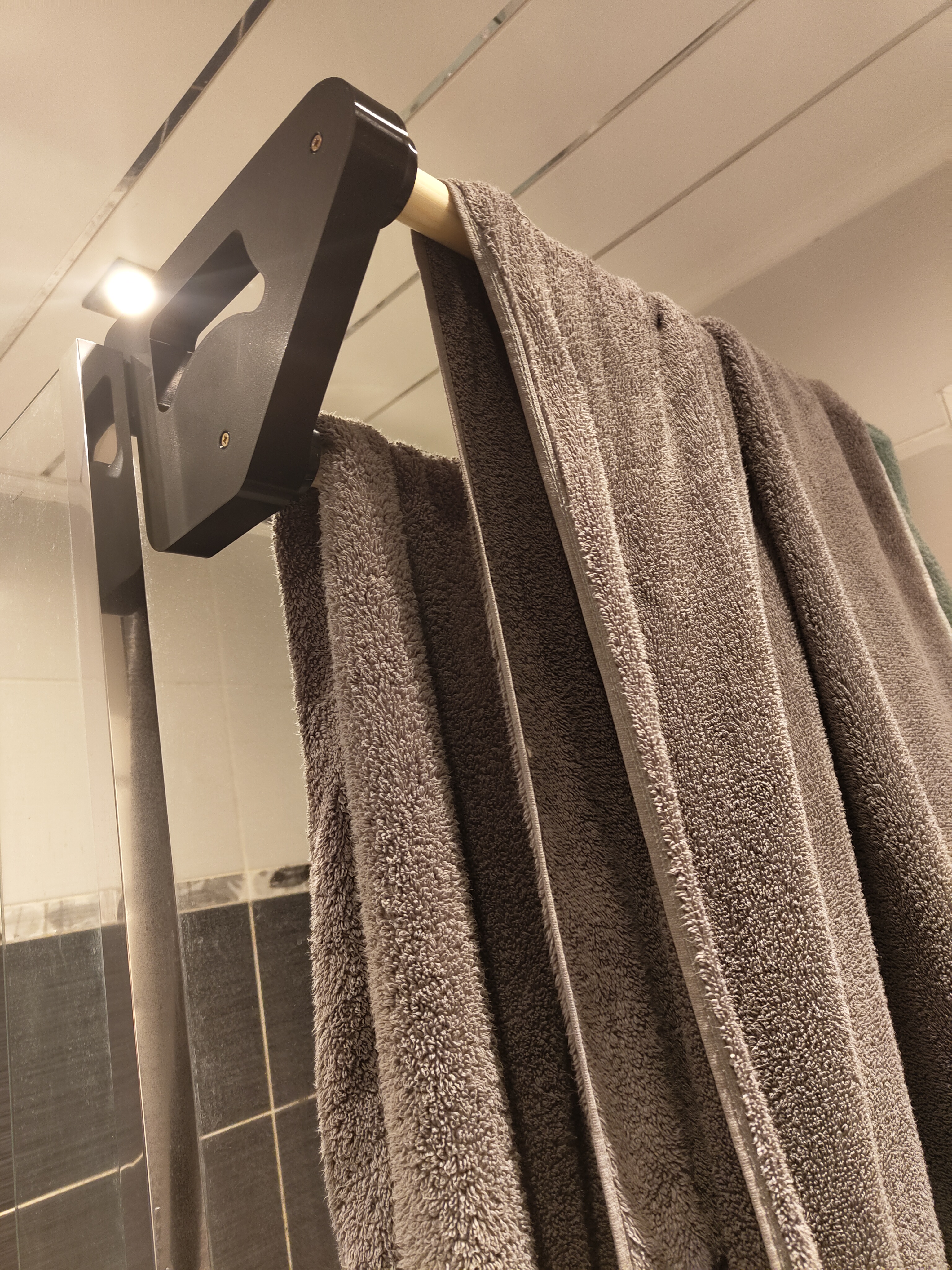 Simple bathroom towel rail