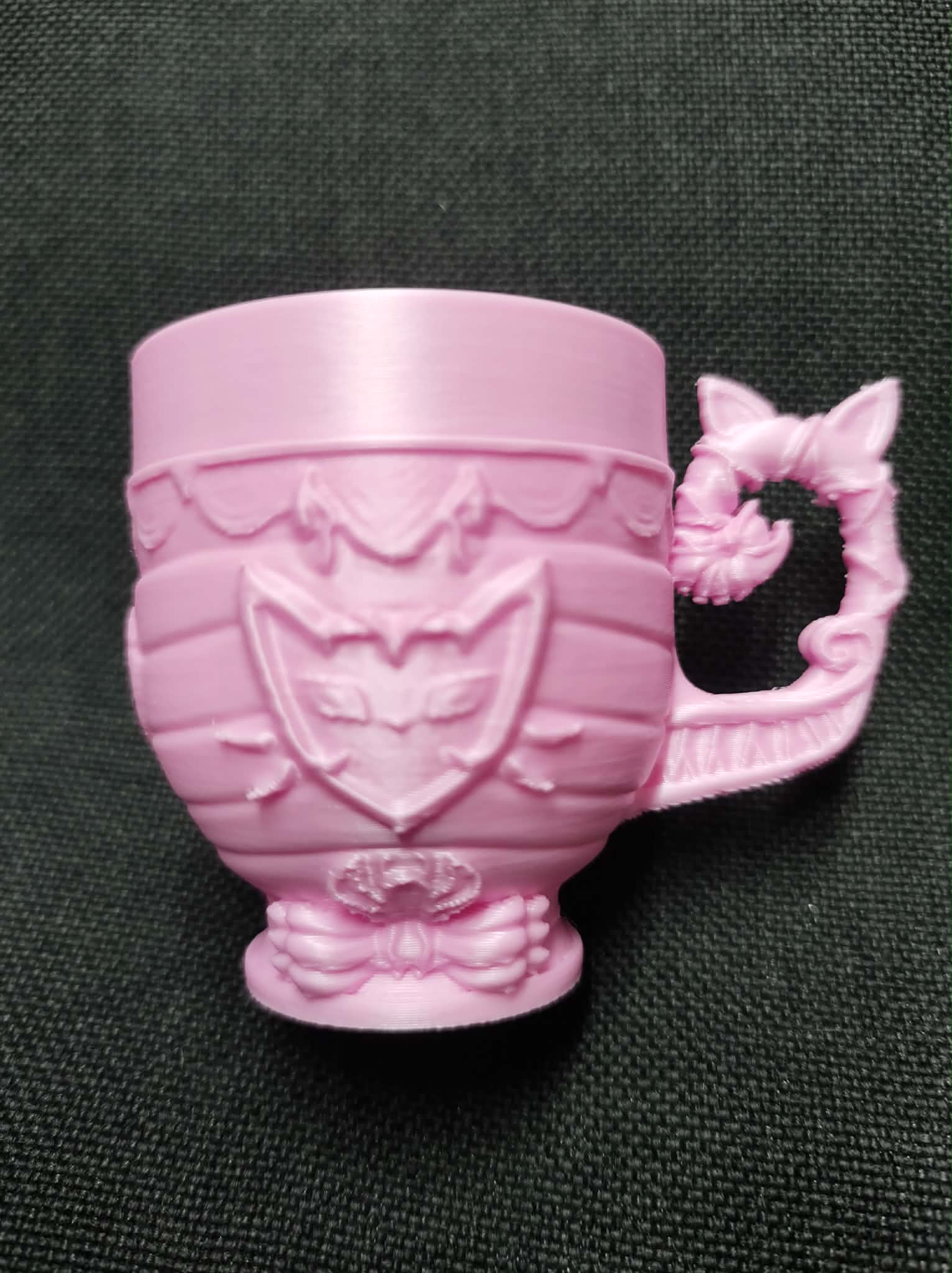 Regal Cat Crest Mug with Bow Base and Elegant Handle