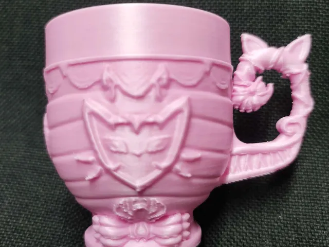 Regal Cat Crest Mug with Bow Base and Elegant Handle