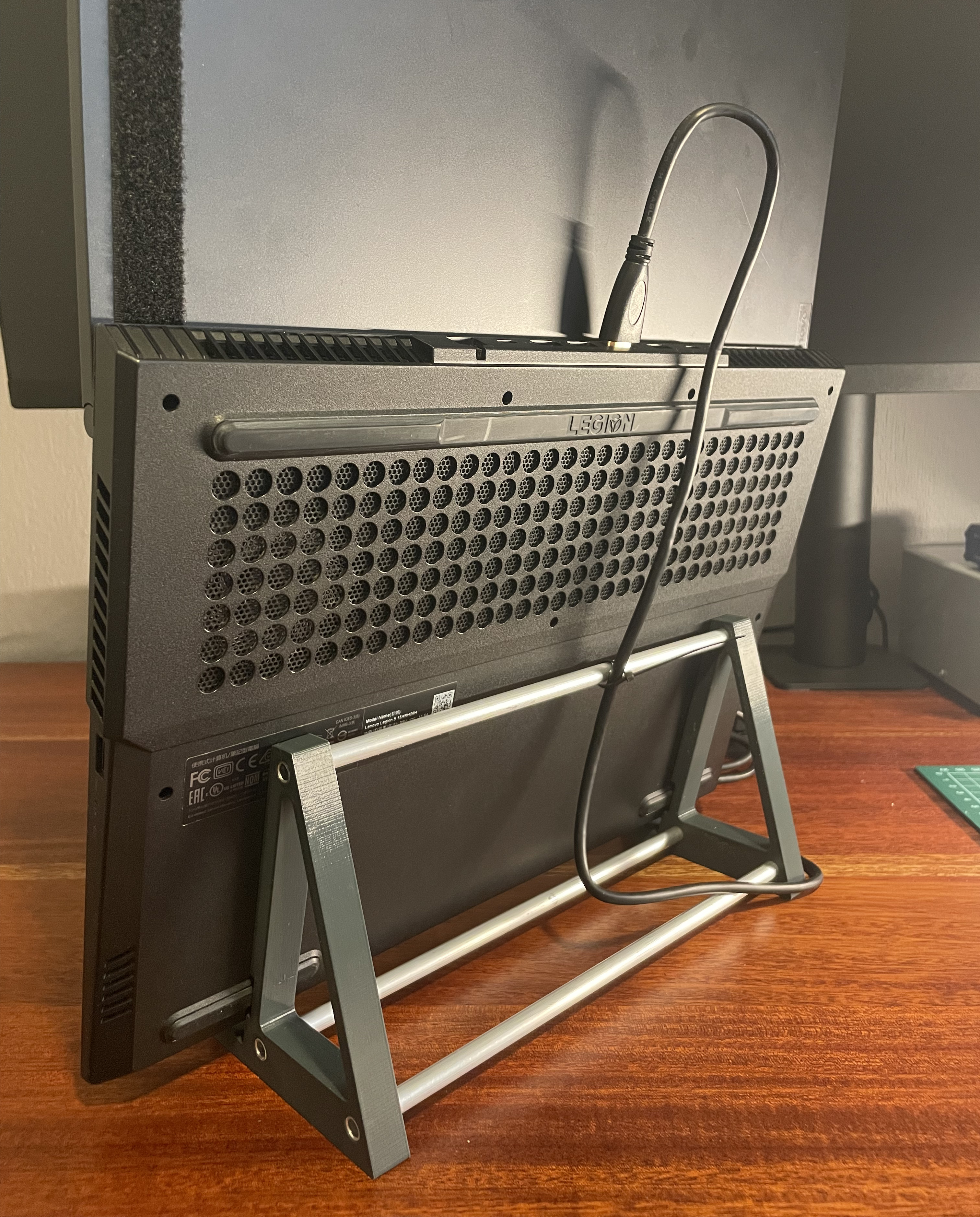 Parametric laptop stand. Configurable for any laptop.