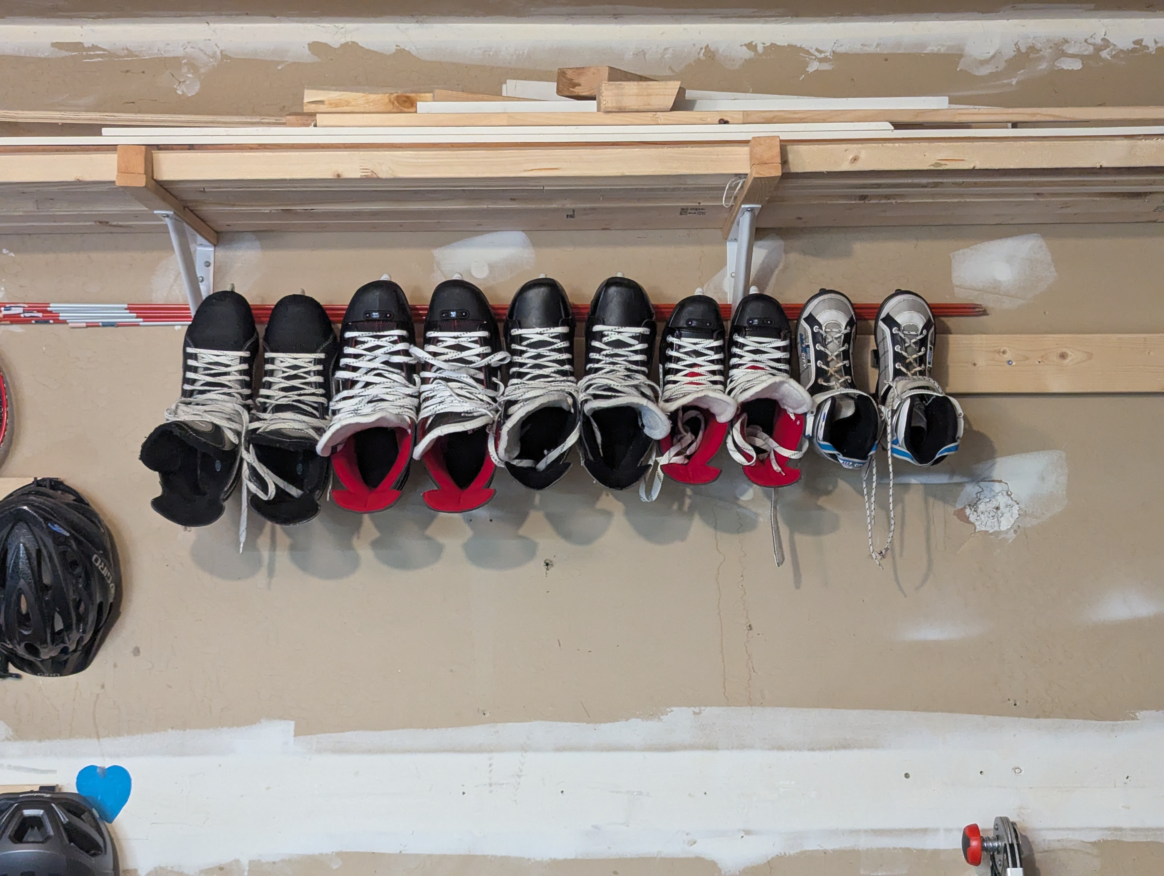 Ice skates storage hook — miniatura 2