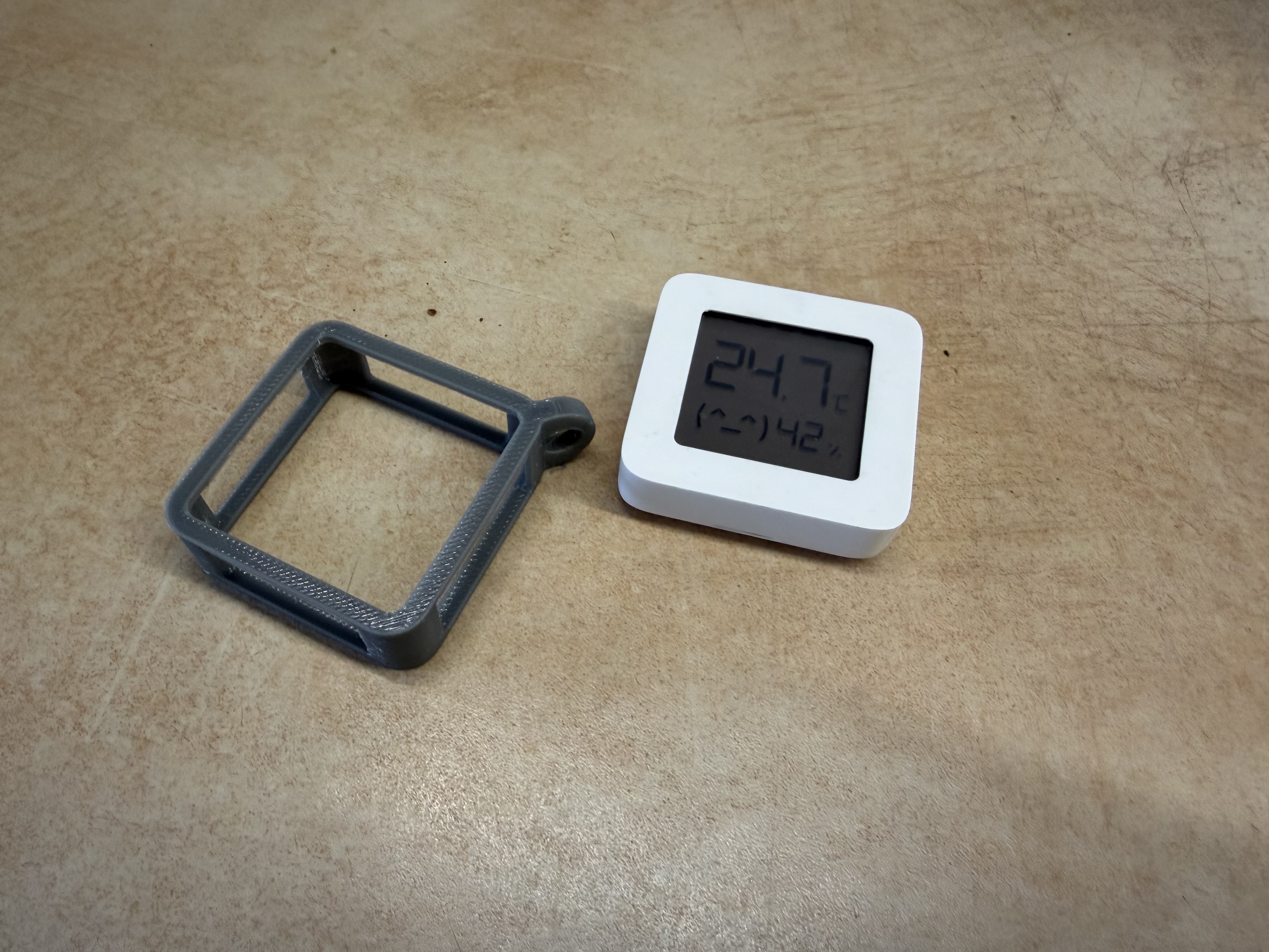 Thermometer hanging mount