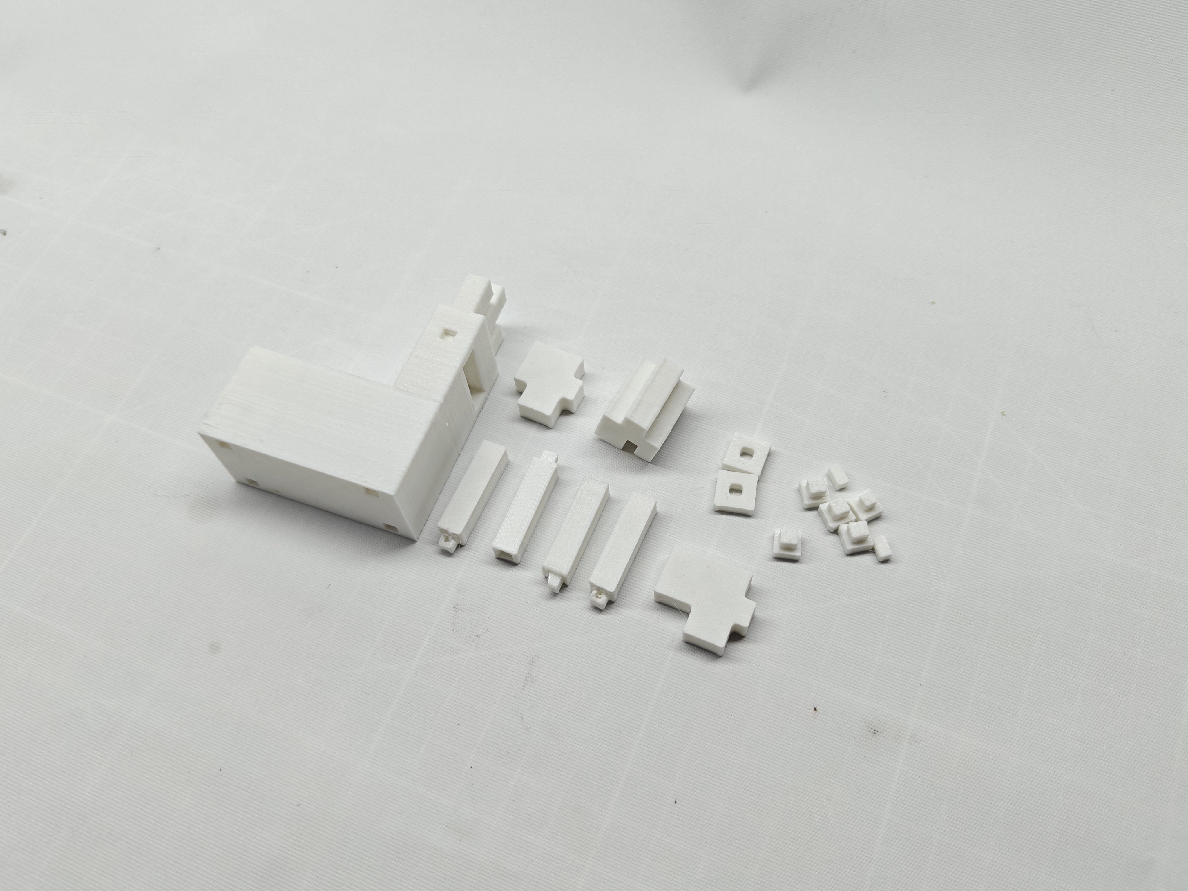 Minecraft-style pixelated unicorn buildable toy figurine — thumbnail 7