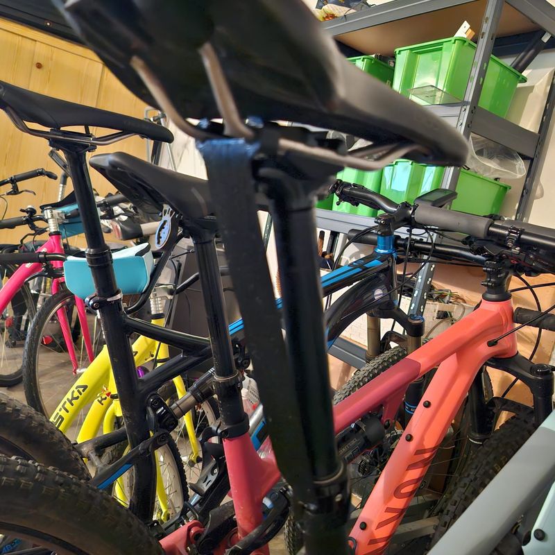 Dropper Seatpost Protector (Velcro Strap Remix, 170mm) by Radek ...