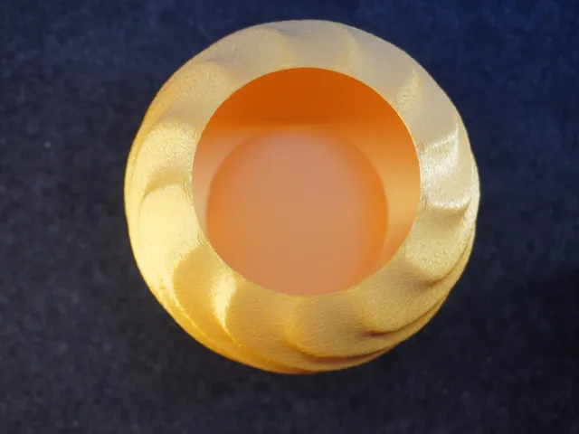 Vase twisted