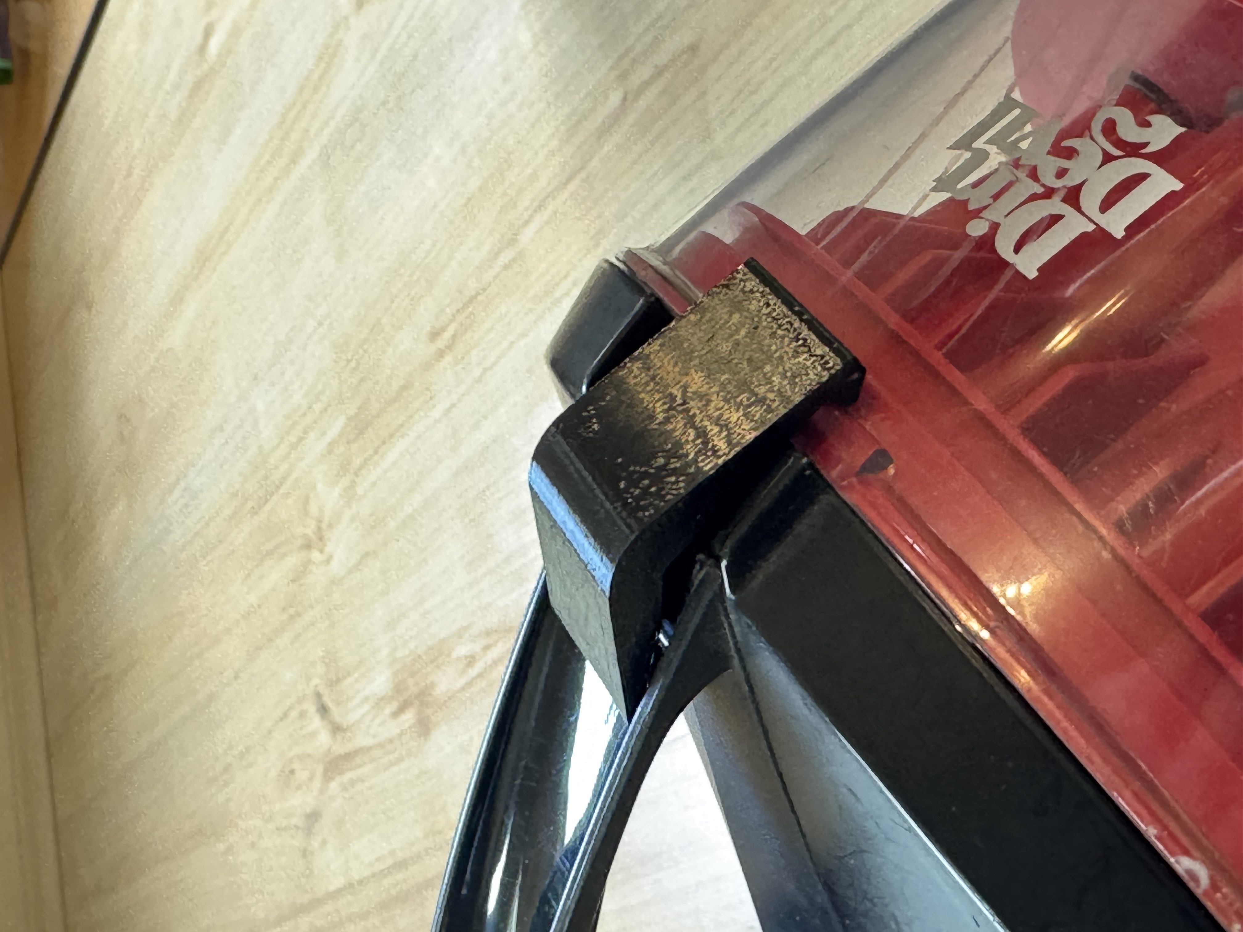 Dirt Devil DD3254 dustbin latch — miniatura 2