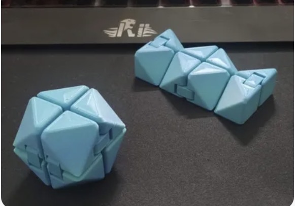 Cubo infinito triángulo
