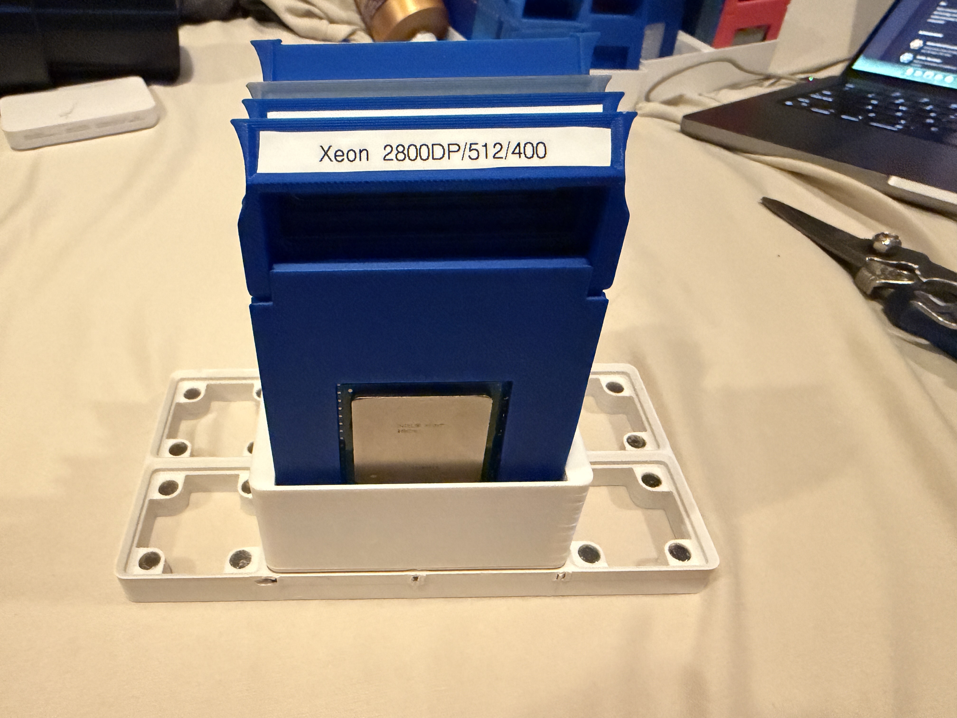 Gridfinity Holder for Large Format LTT CPU Holders