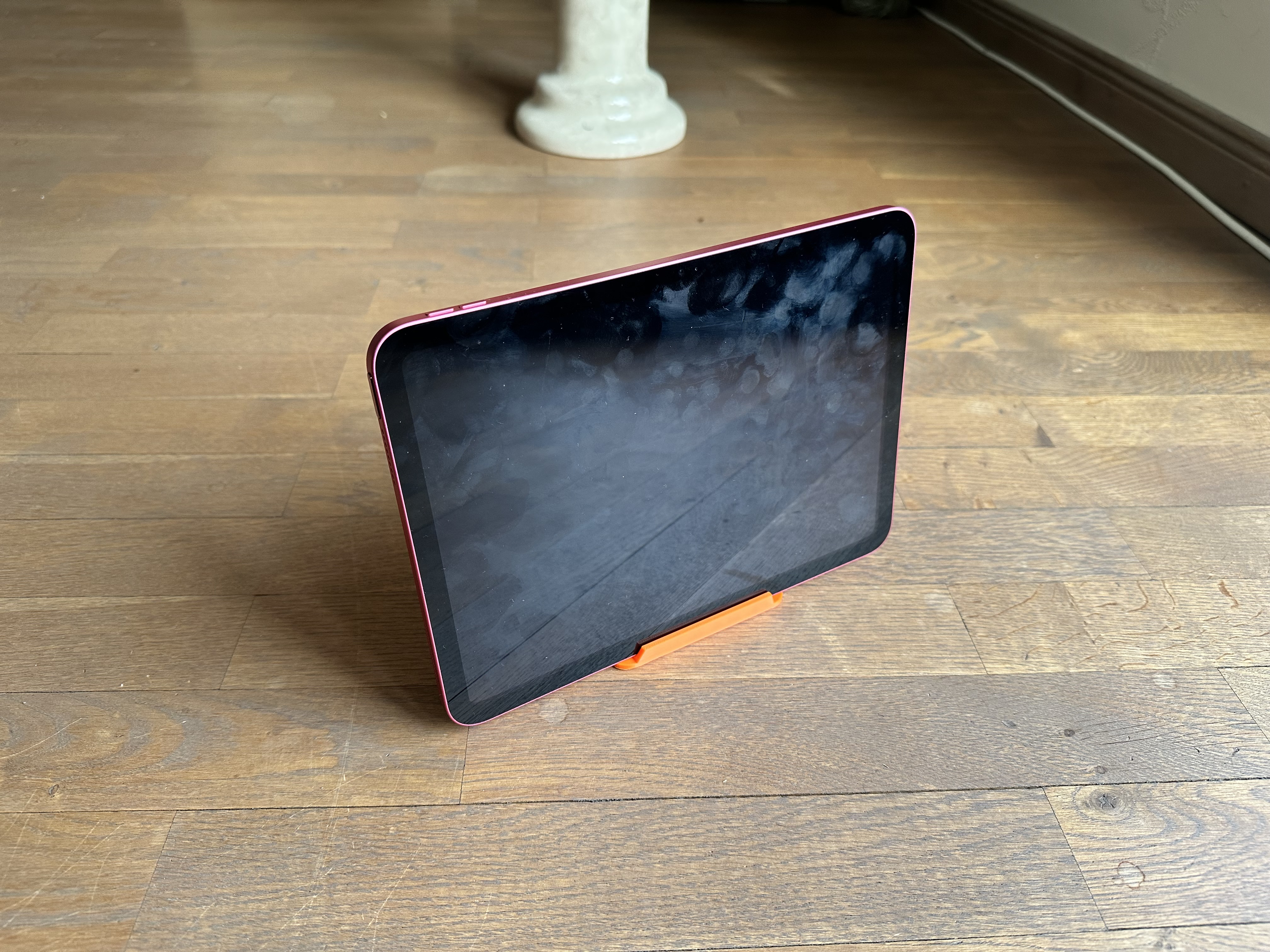 minimalistic tablet or phone stand with multiple angles — miniatura 5