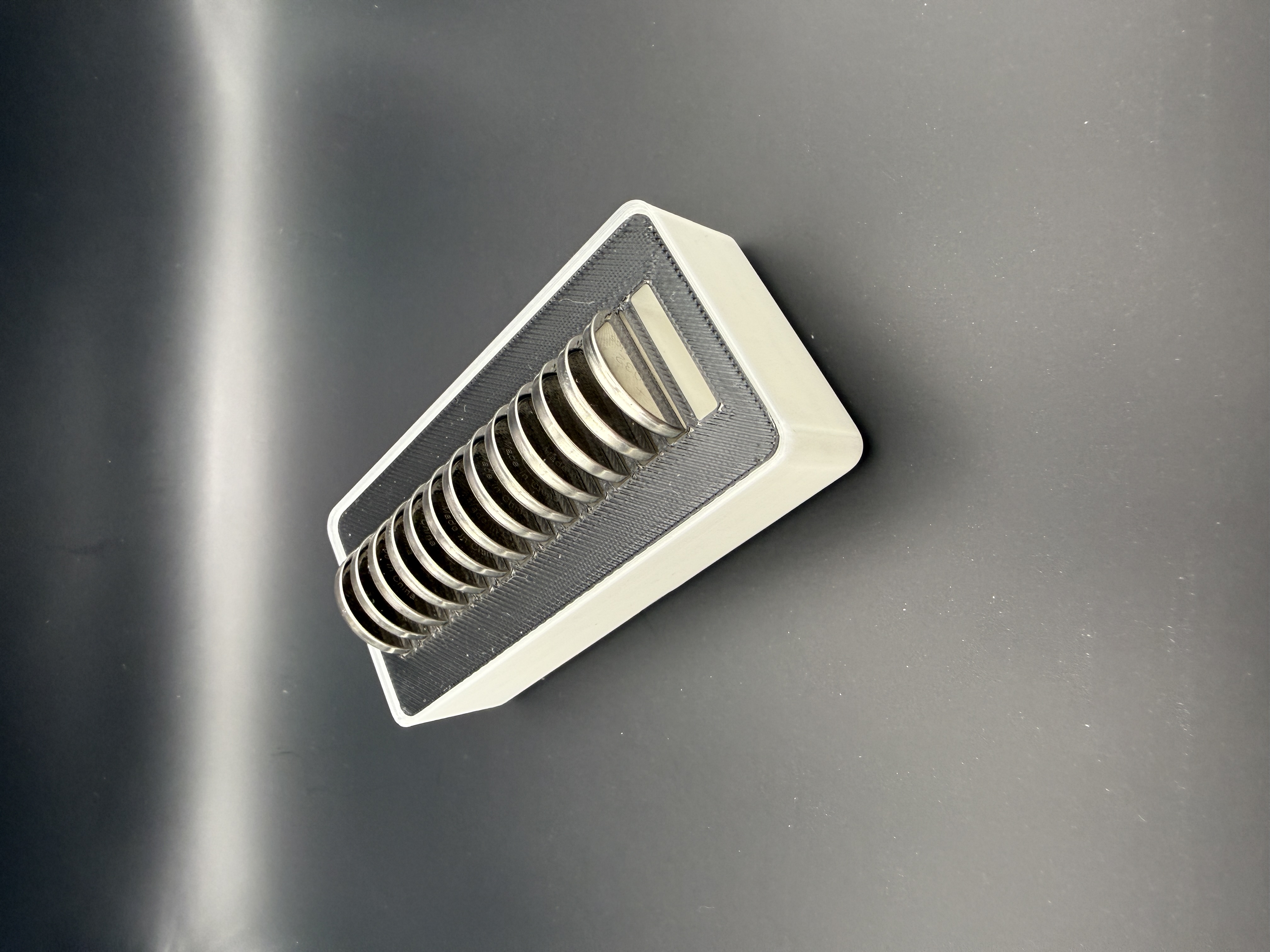 Gridfinity Bin 1x2 – CR2032 Battery Holder