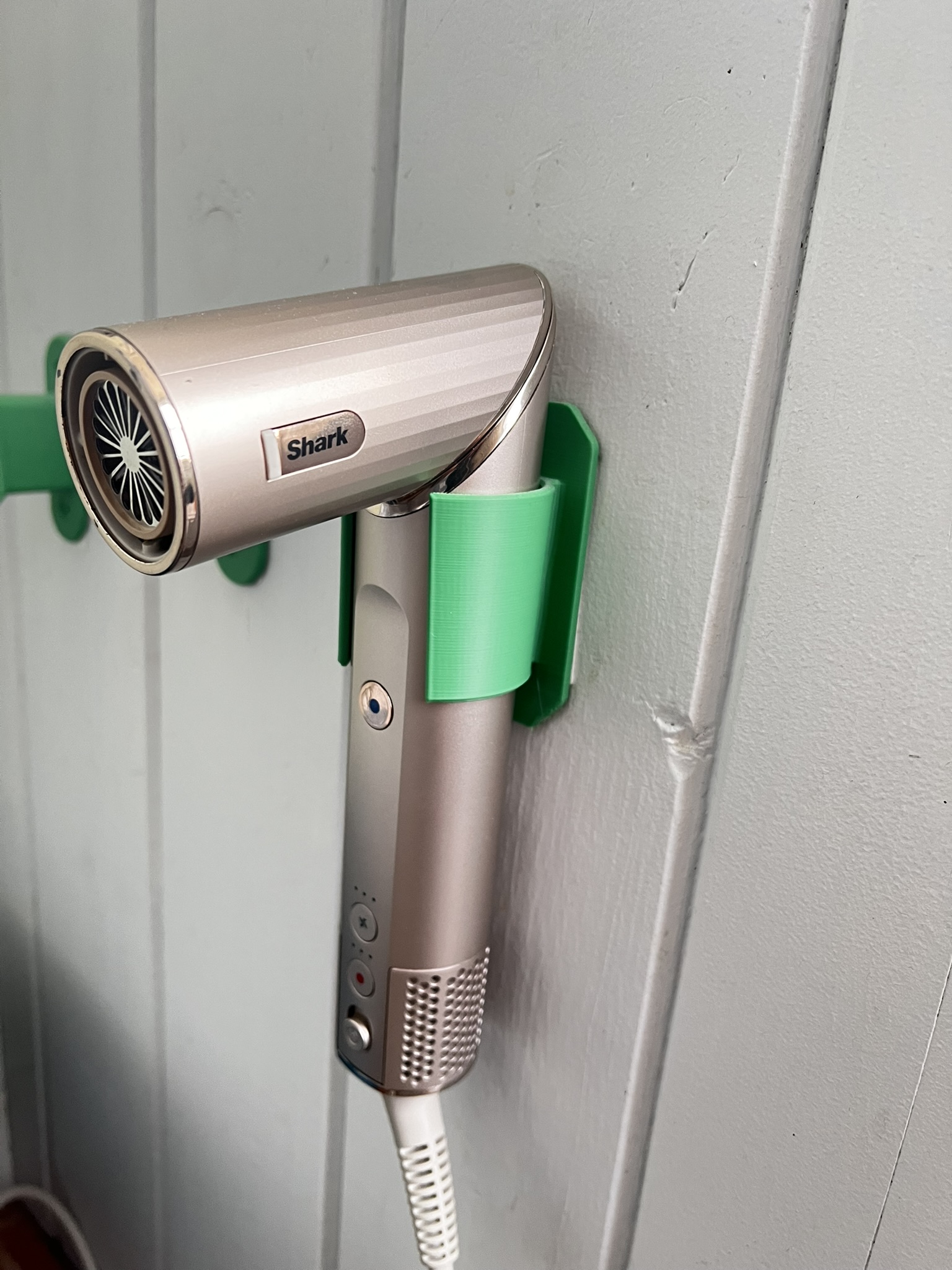 Wall mountable holder for Shark Air Wrap