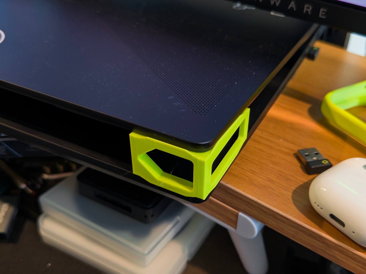 ASUS ROG Strix SCAR 16 2025 Lid Gap Supports