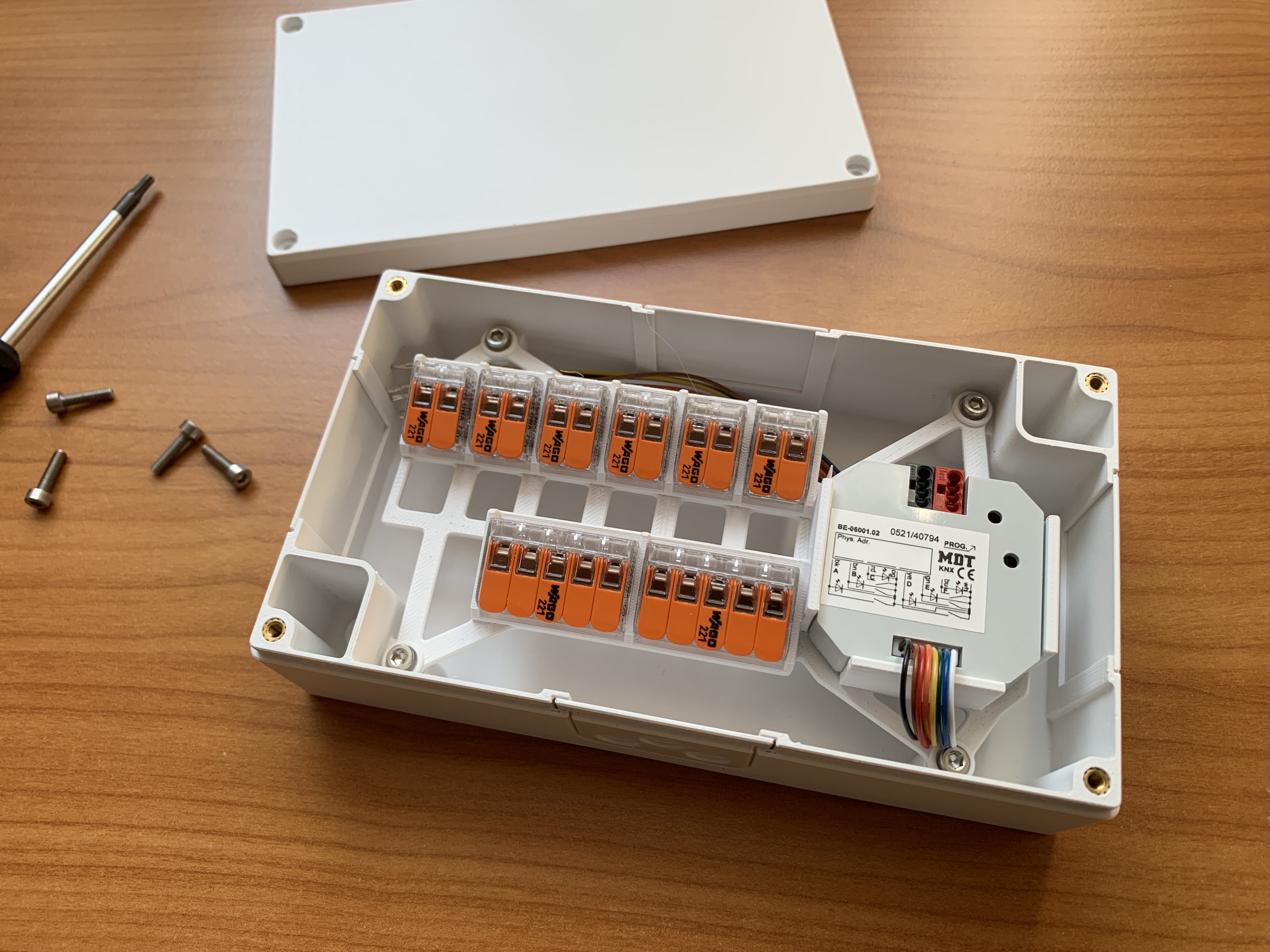 MDT universal input junction box