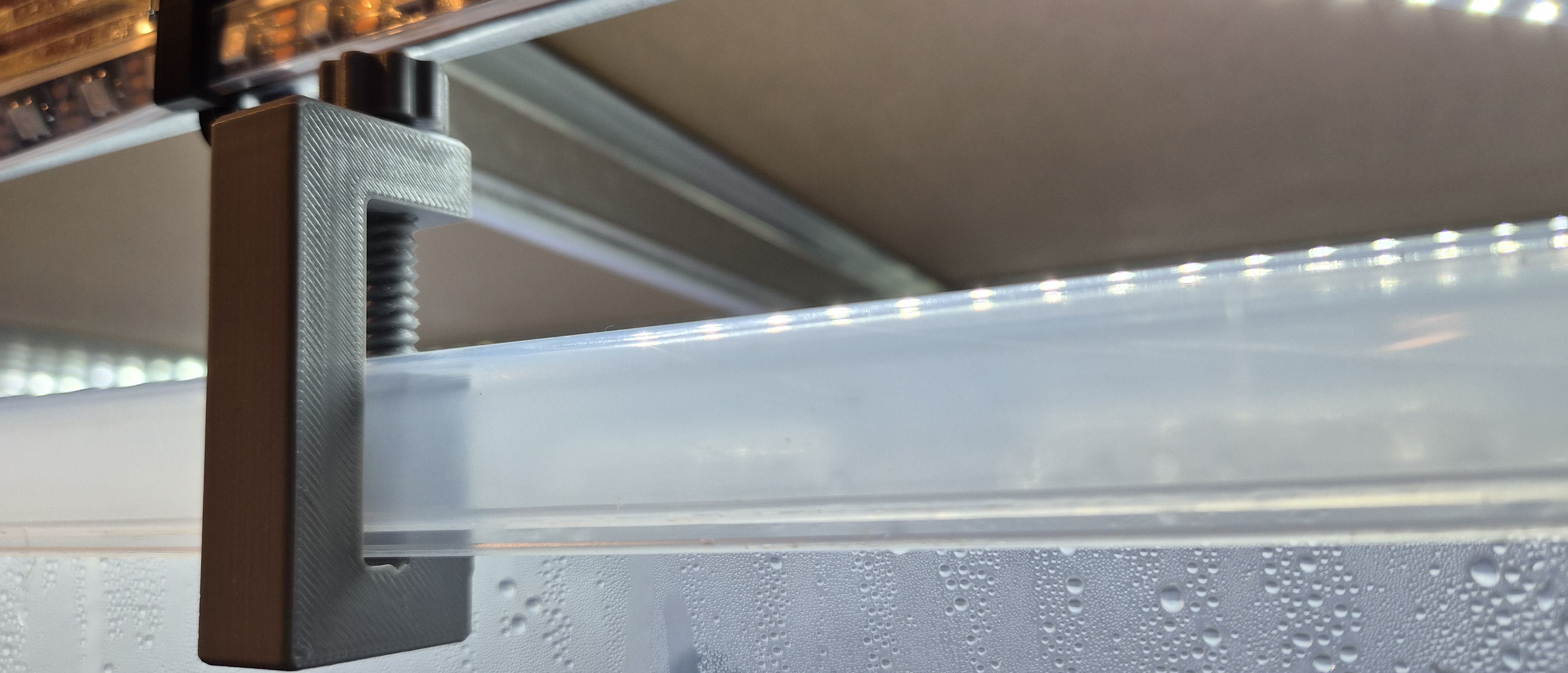 Storage box  clamp