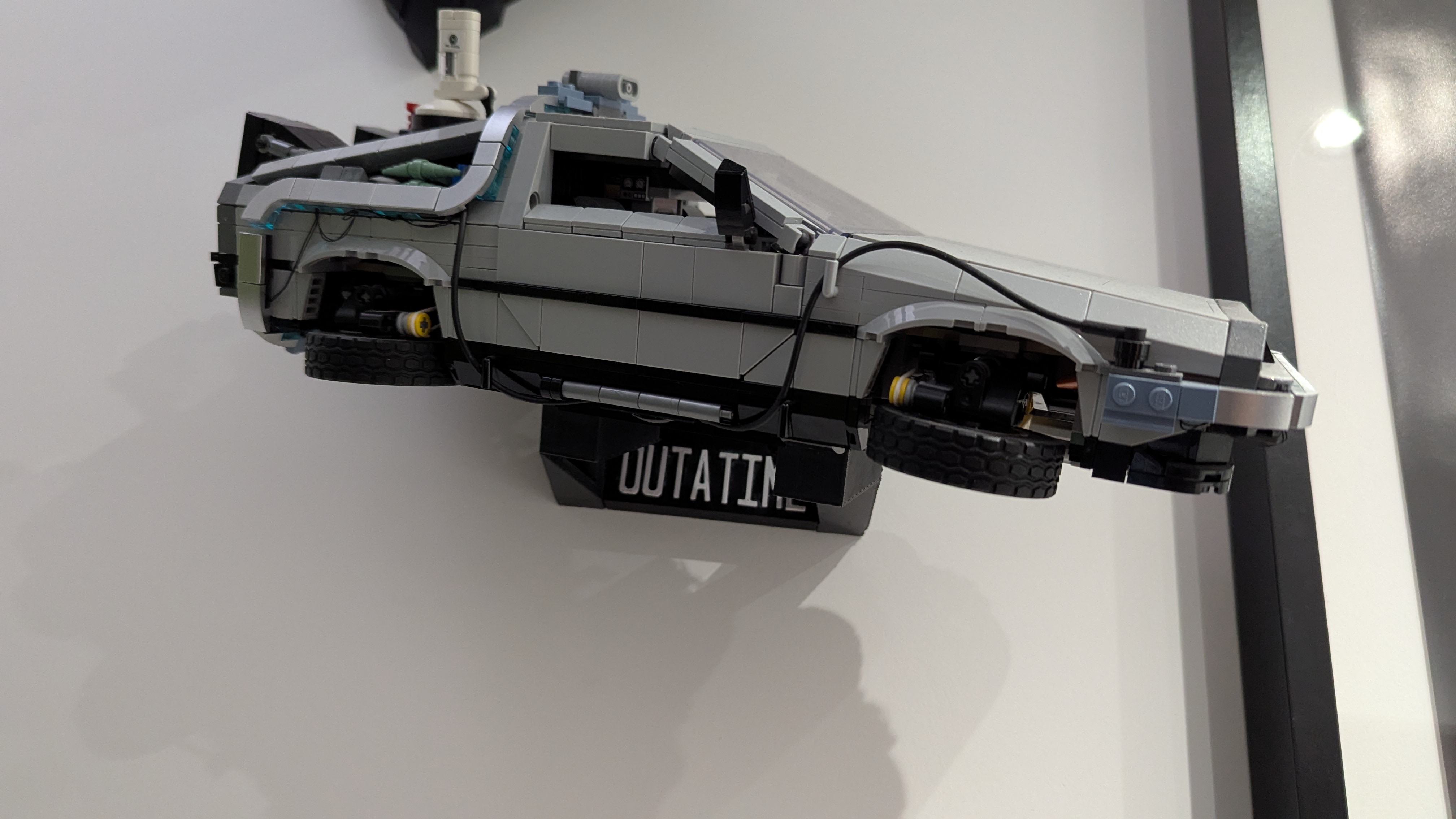 Wall mount for Lego Back To The Future set