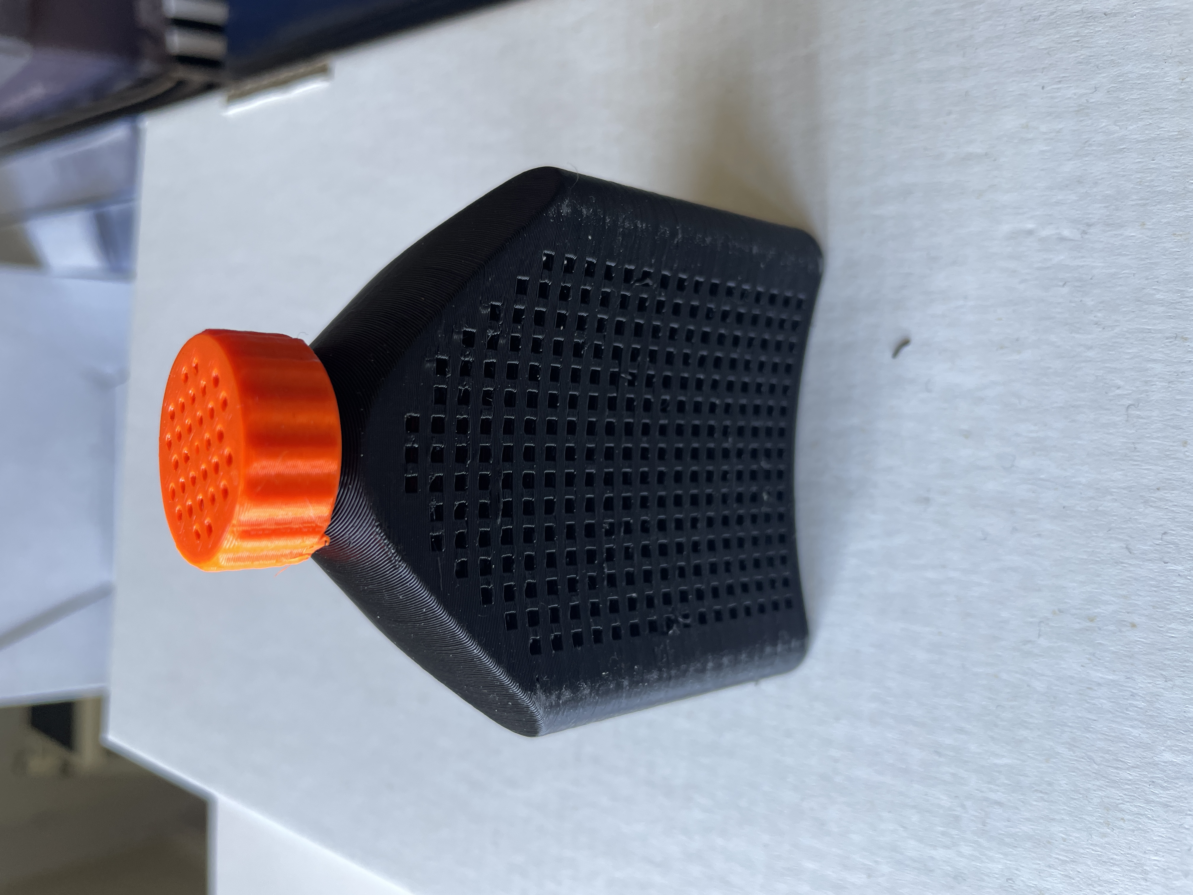 Dessicant bottle fitting in Prusa USS Drybox