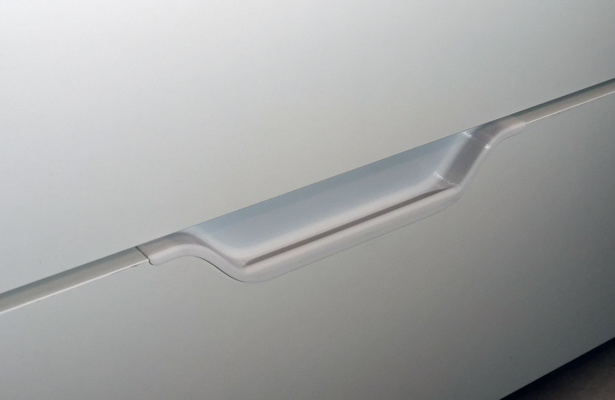 Recessed drawer handle
