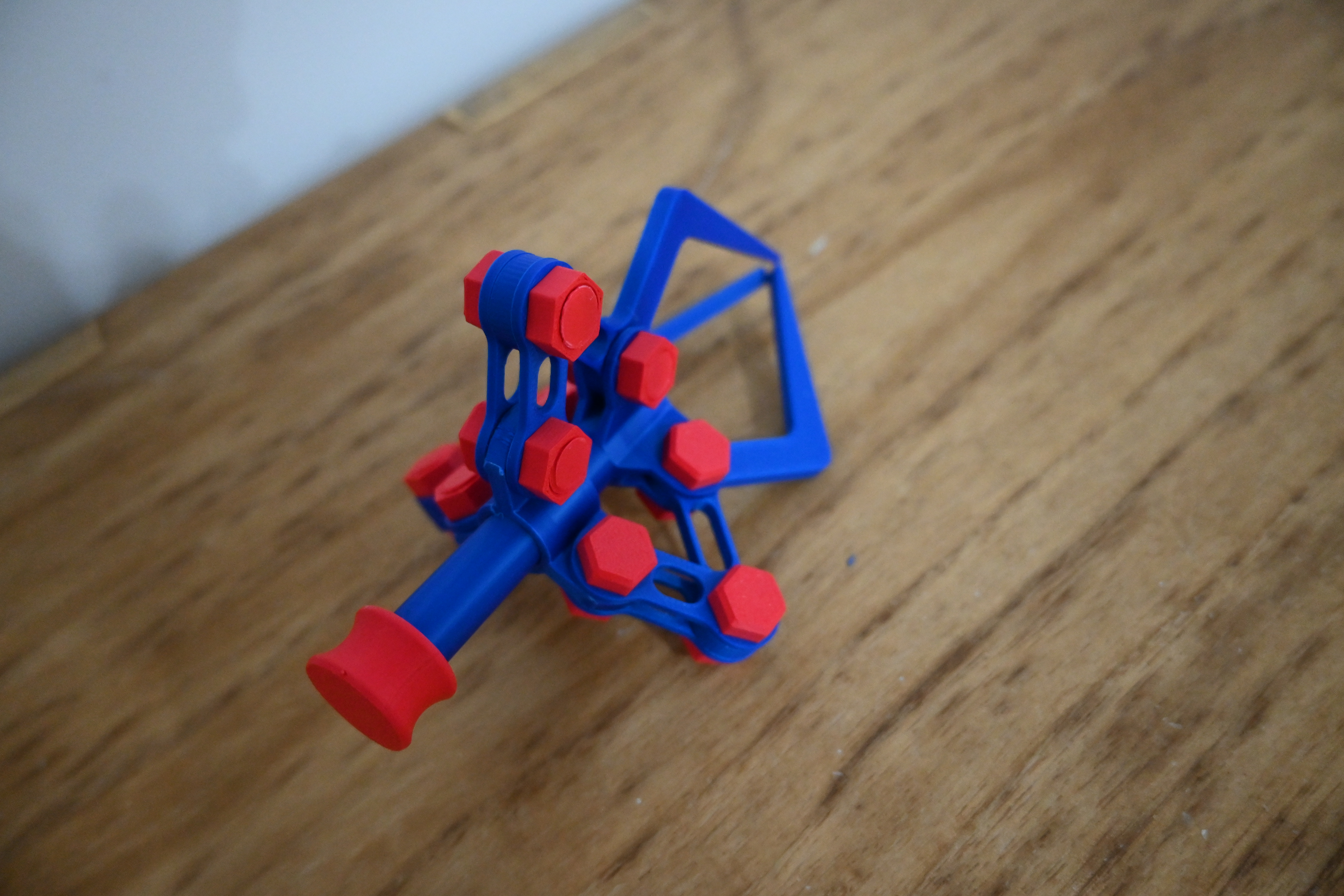 Claw / Grabber fidget — thumbnail 3