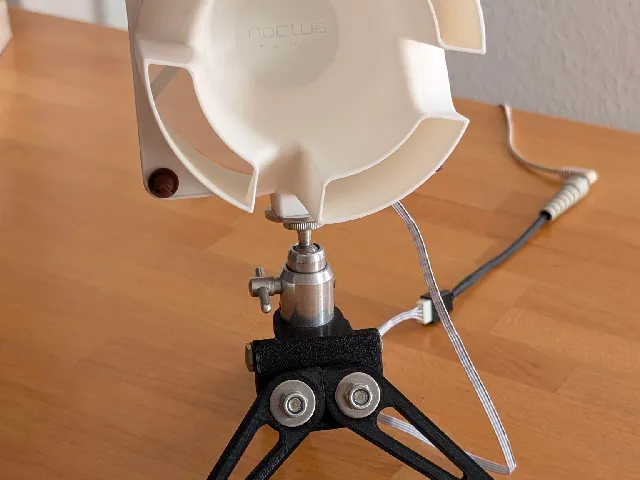 Noctua Nozzle for 120mm fan with 2 UNC 1/4-20 internal threads for mounting to photo tripod