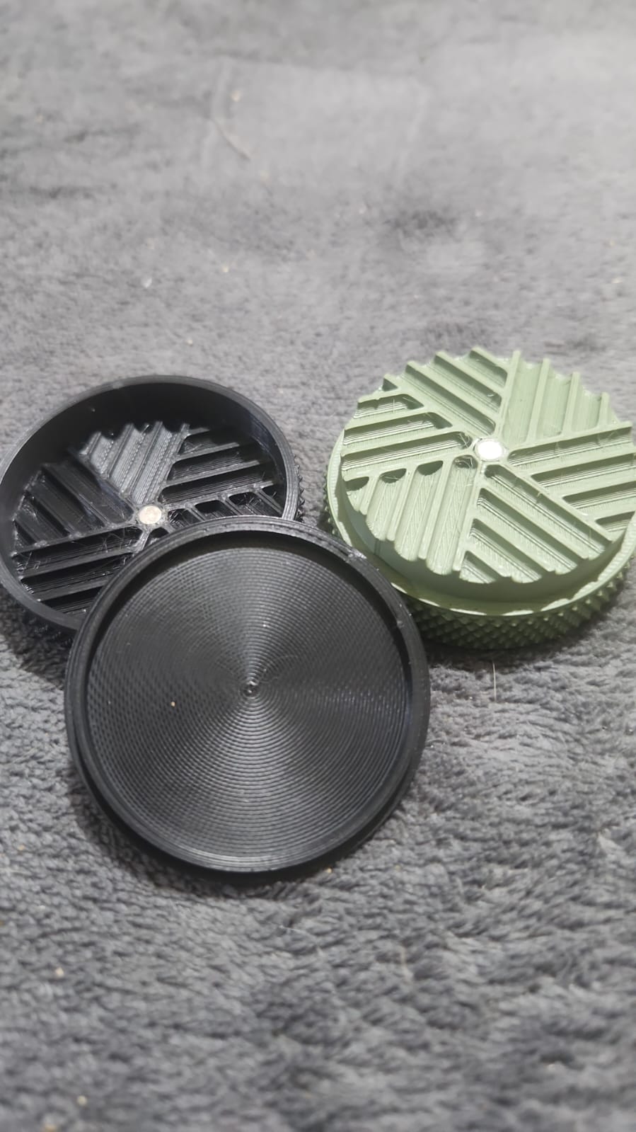 grinder with stash and magnets