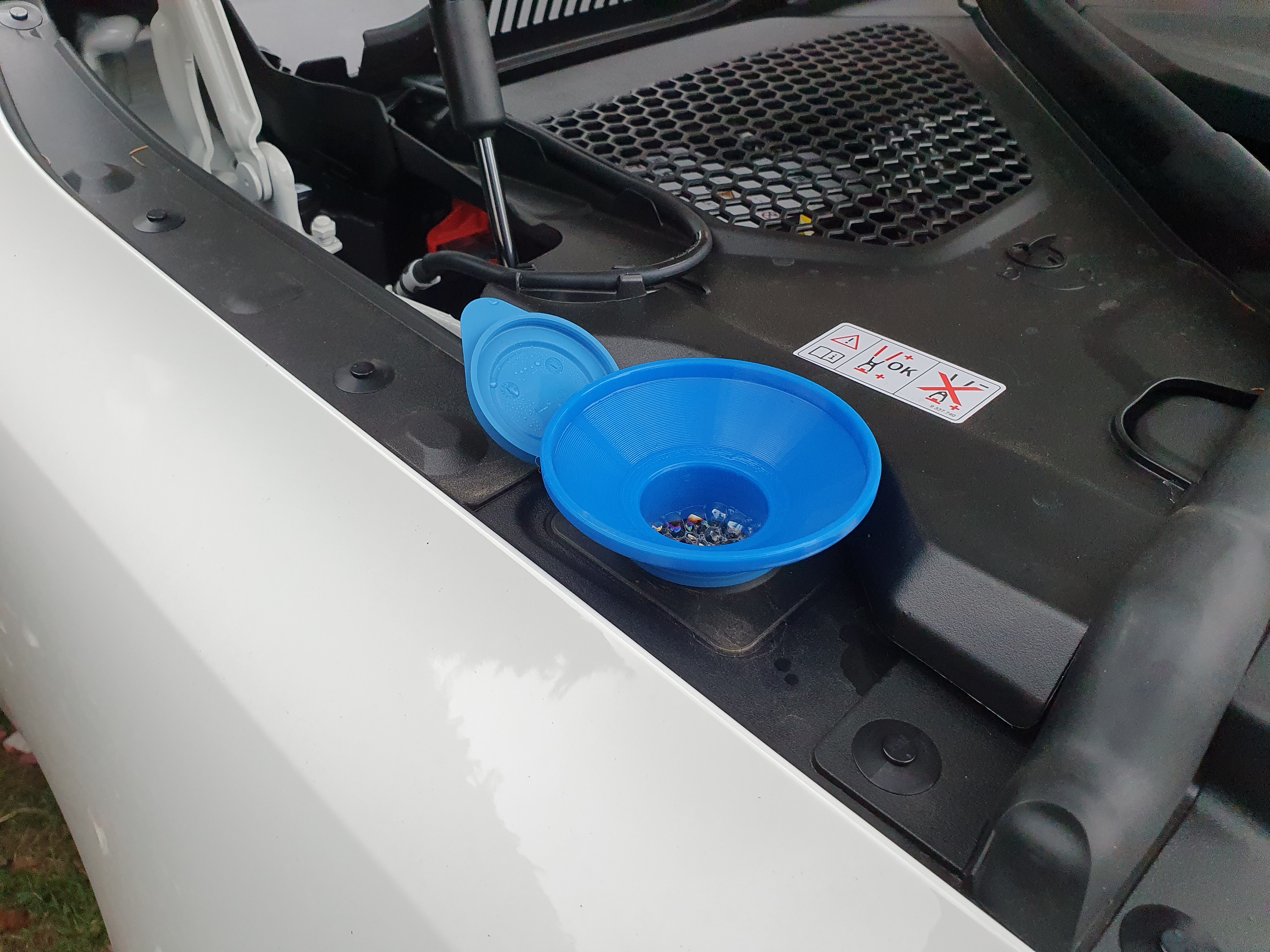 BMW i4 washer fluid funnel
