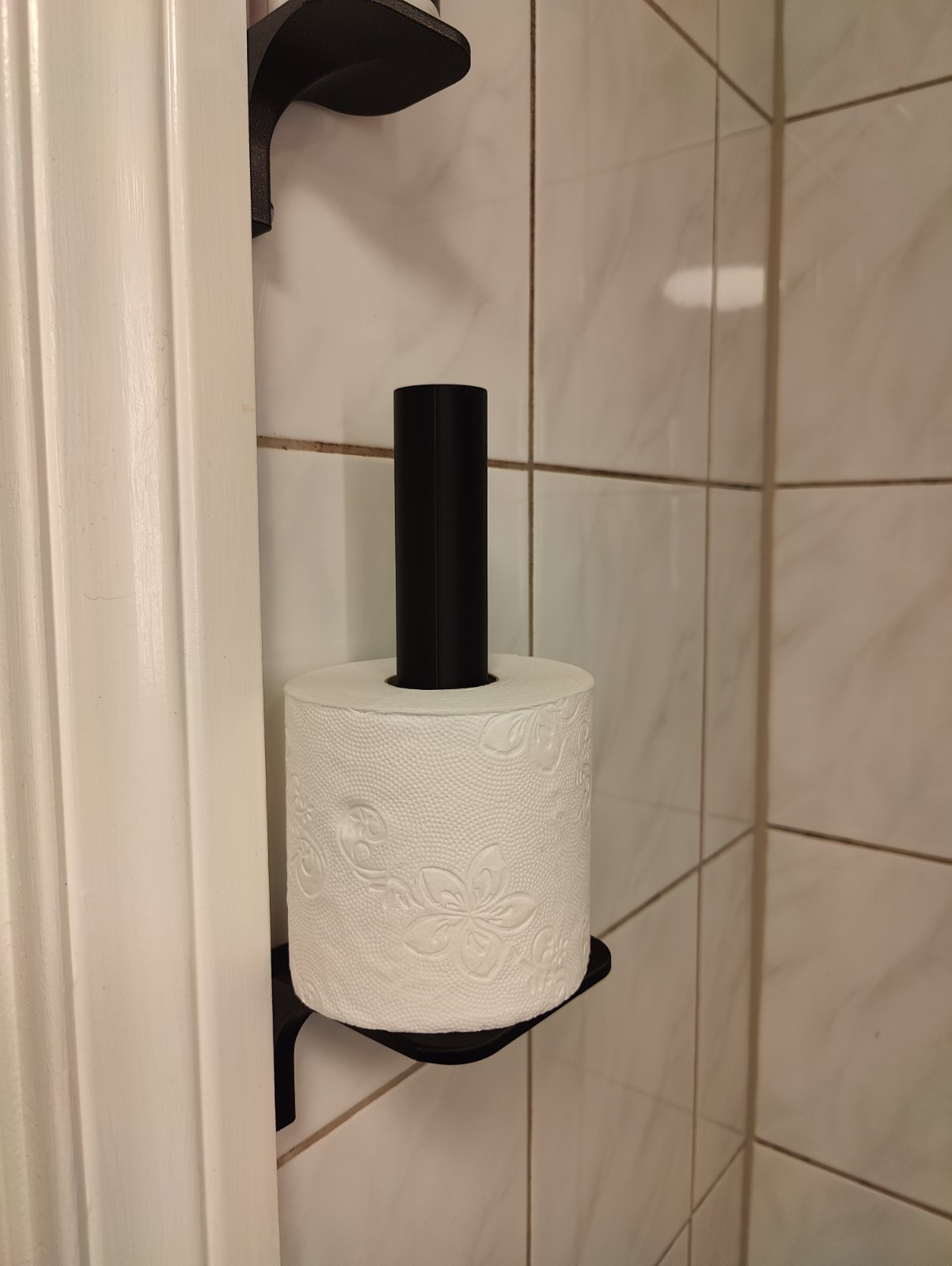 Extra toilet paper roll holder (no supports, with and without pole)