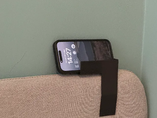 ME04 Bed Headboard Phone Holder – Clip-On Stand for 30-45 mm Headboards