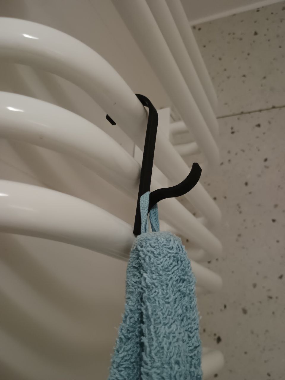 Radiator hanger