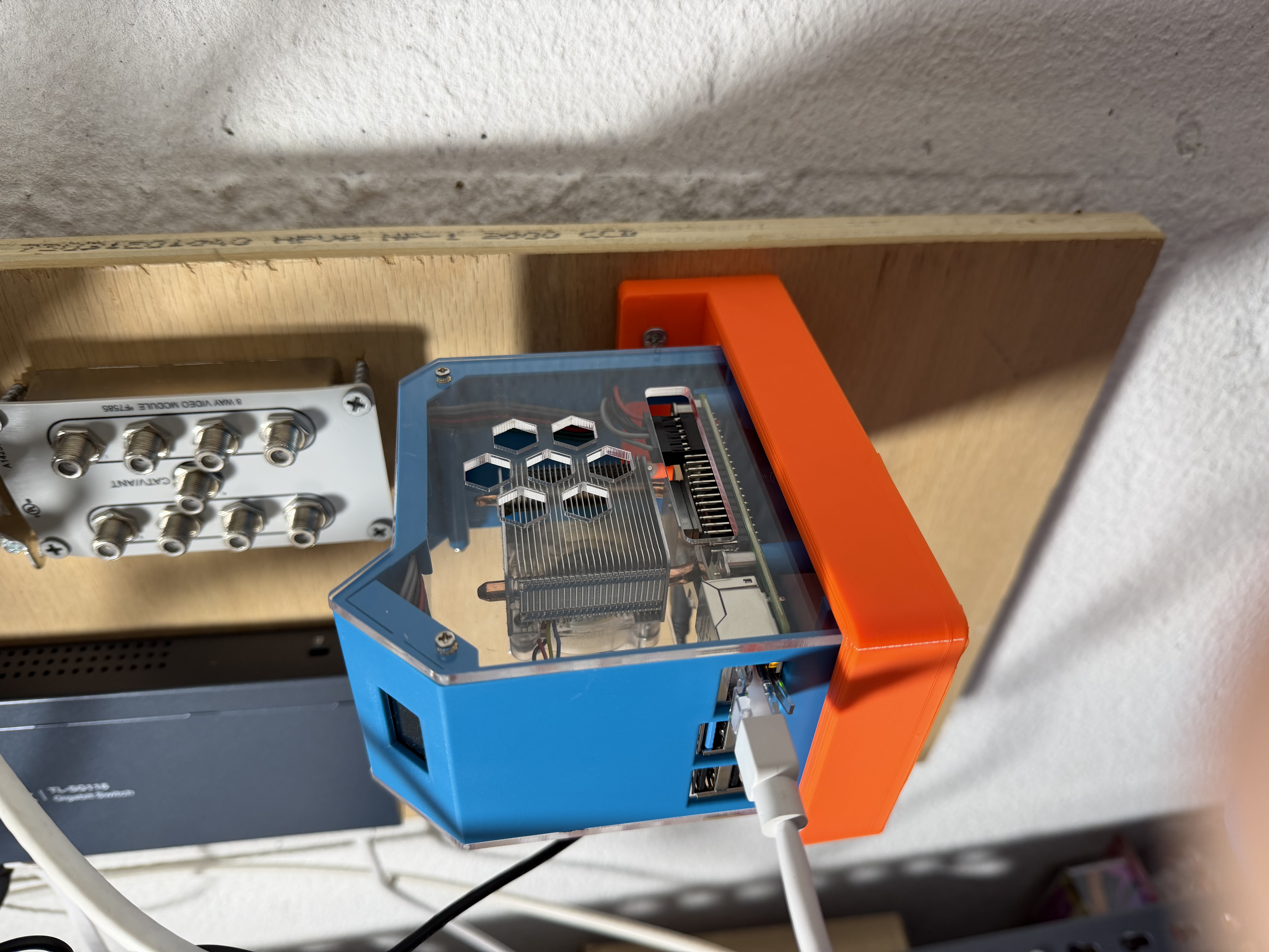 Geeekpi Mini Tower Wall Mount Shelf