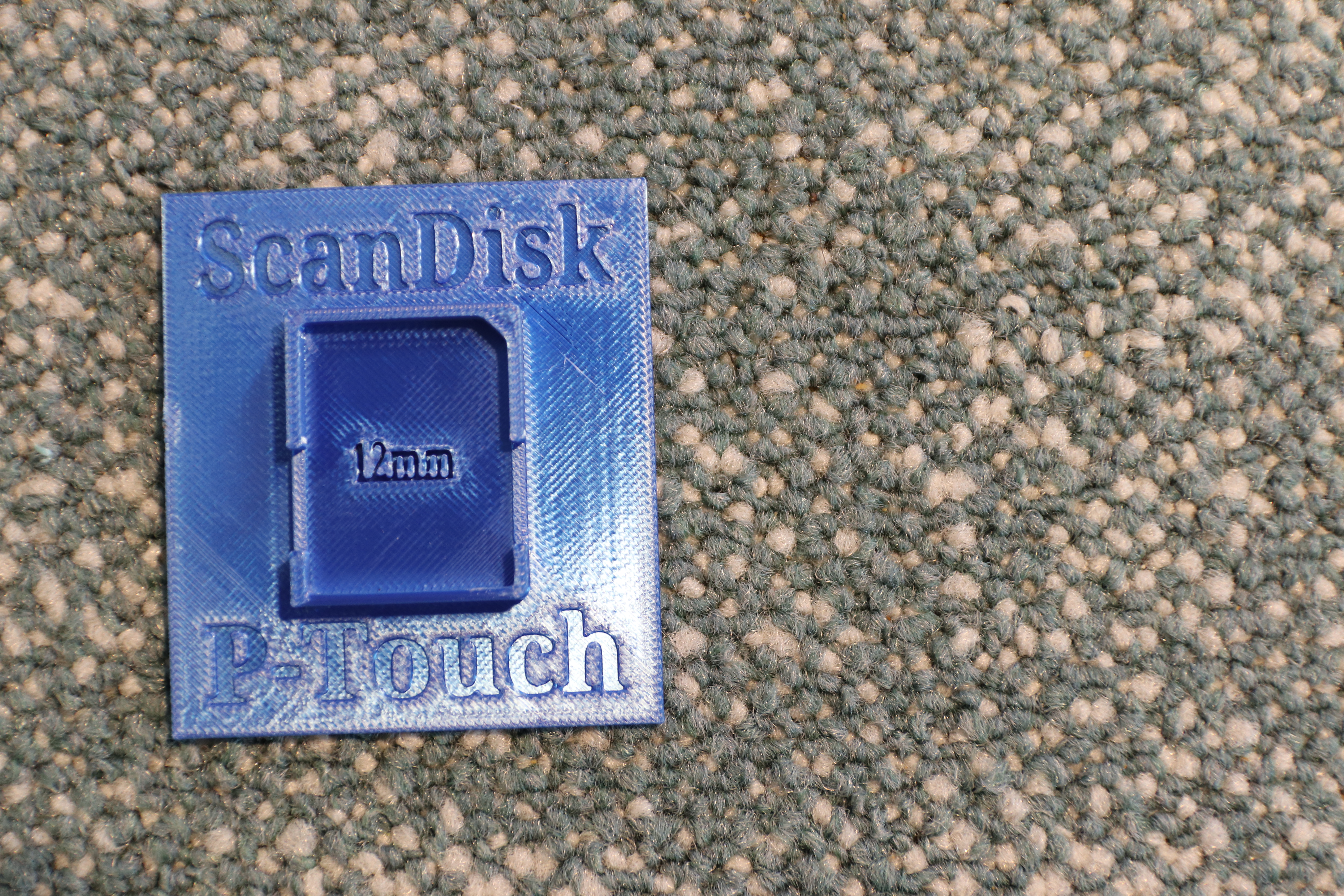 Klebehilfe für SD Karte mit P-Touch Bändern