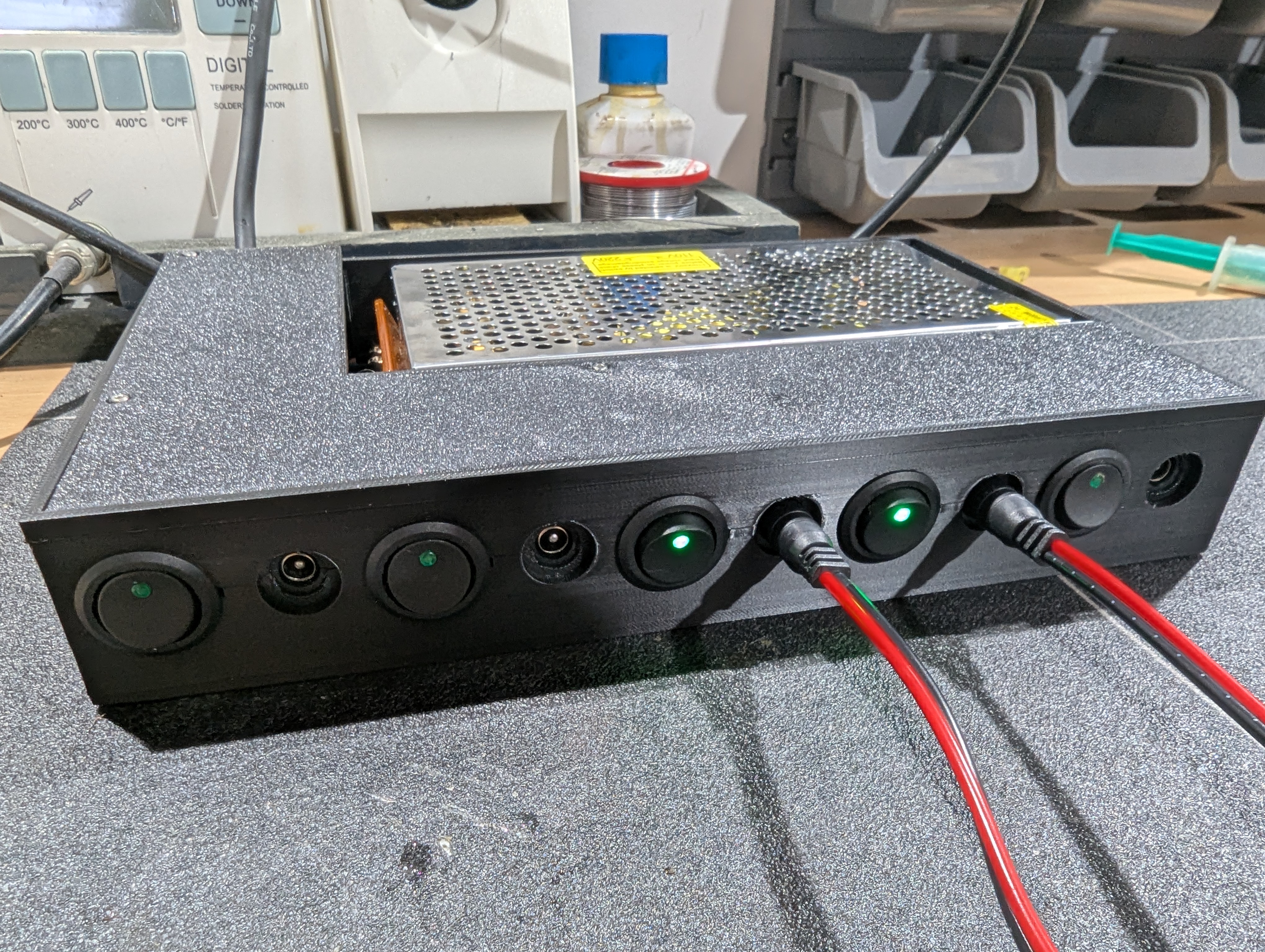 12V PDU - 1U Rack-mountable Size