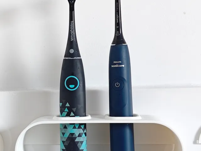 Electric toothbrush holder V2 (Phillips SoniCare and/or happybrush) - removable backplate