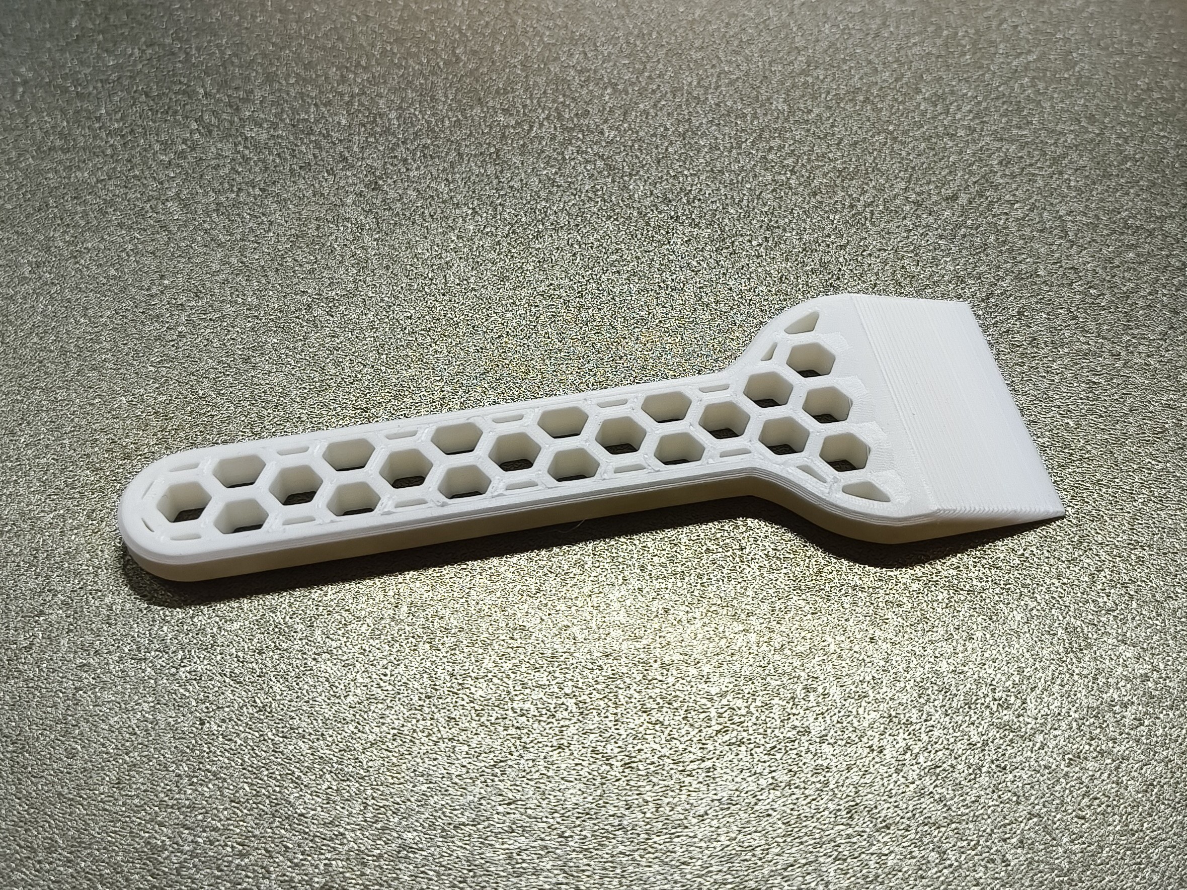 Miniatura 4 do modelo 3D 3D Printer Bed Scraper, hexagon pattern (2 Angles)