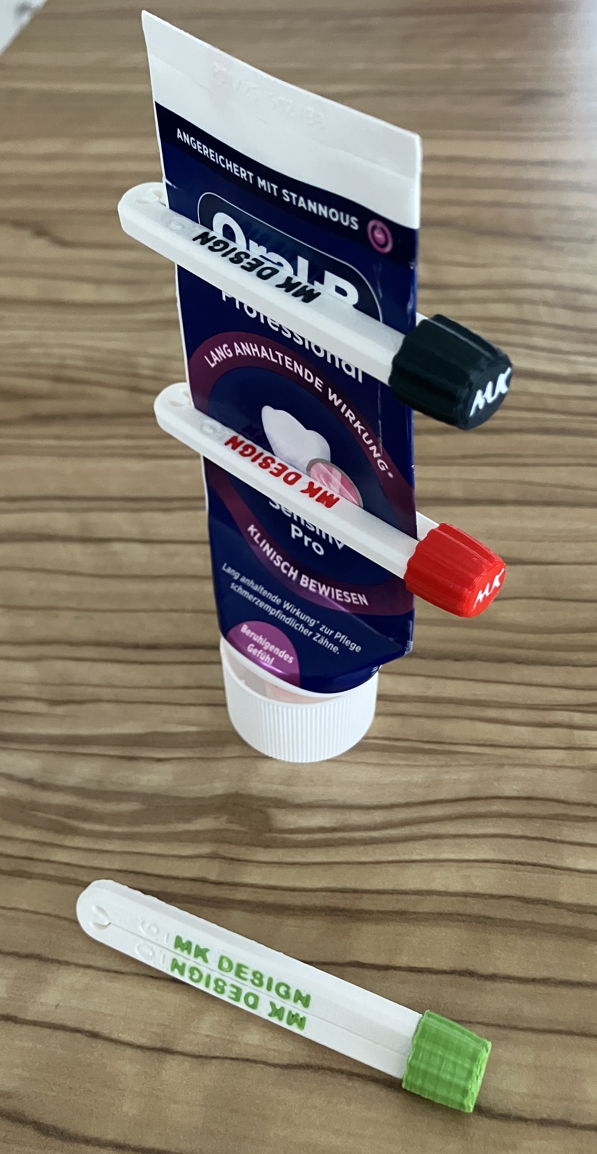 Miniatura 9 do modelo 3D Toothpaste squeezer adjustable