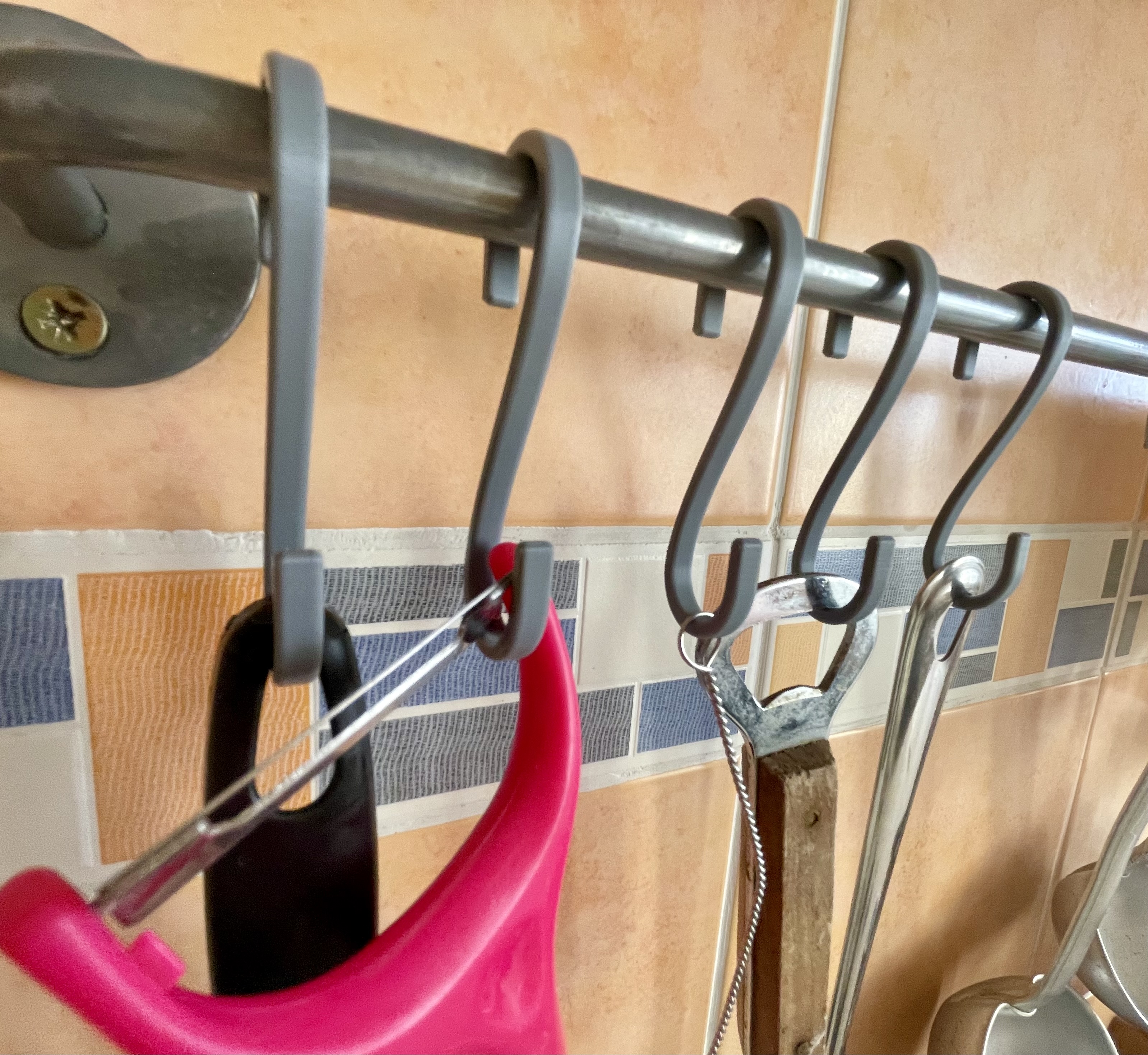 Miniatura 2 do modelo 3D Simple S Hook for Kitchen