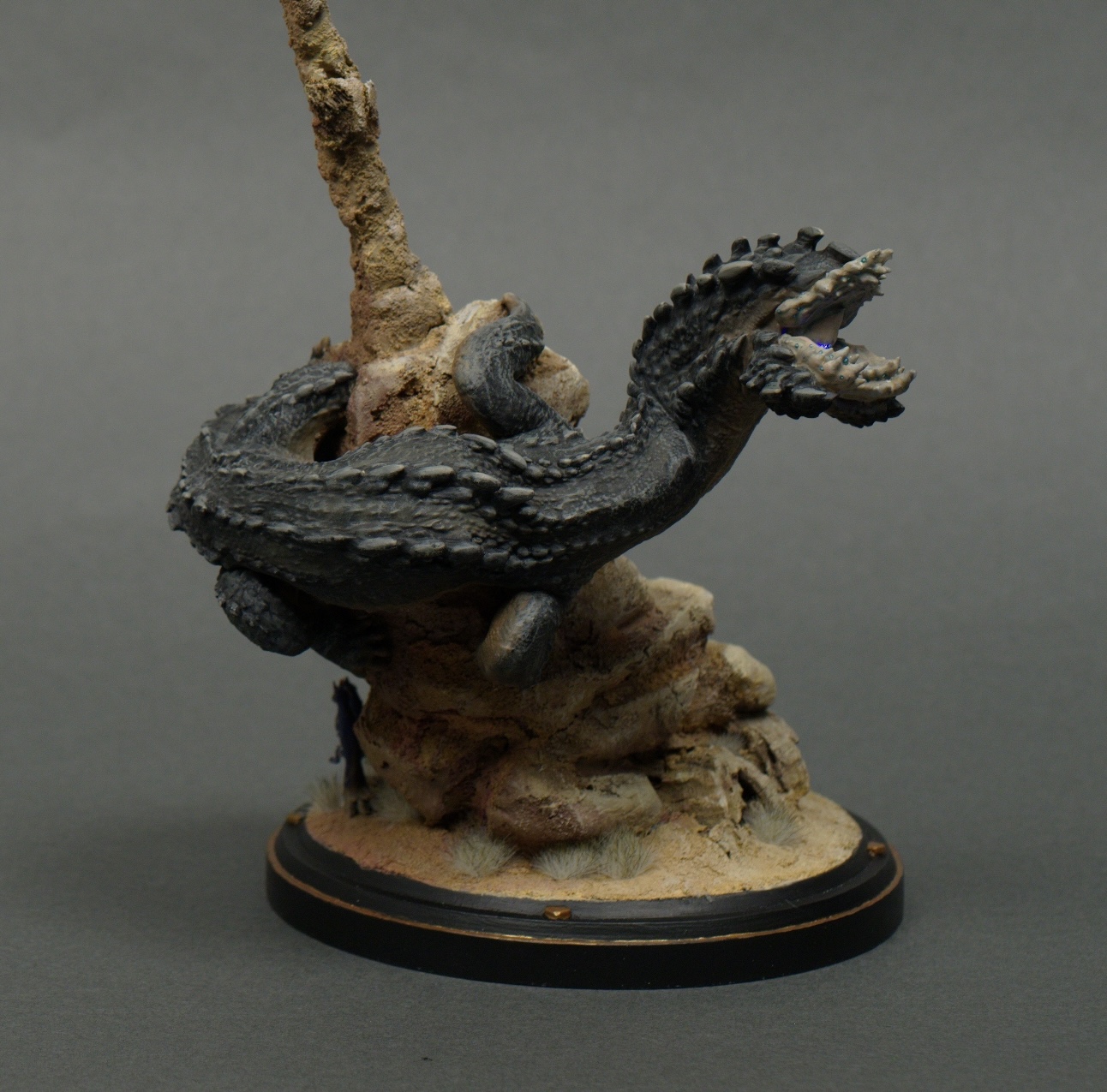 Climbing Balahara from Monster Hunter Wilds