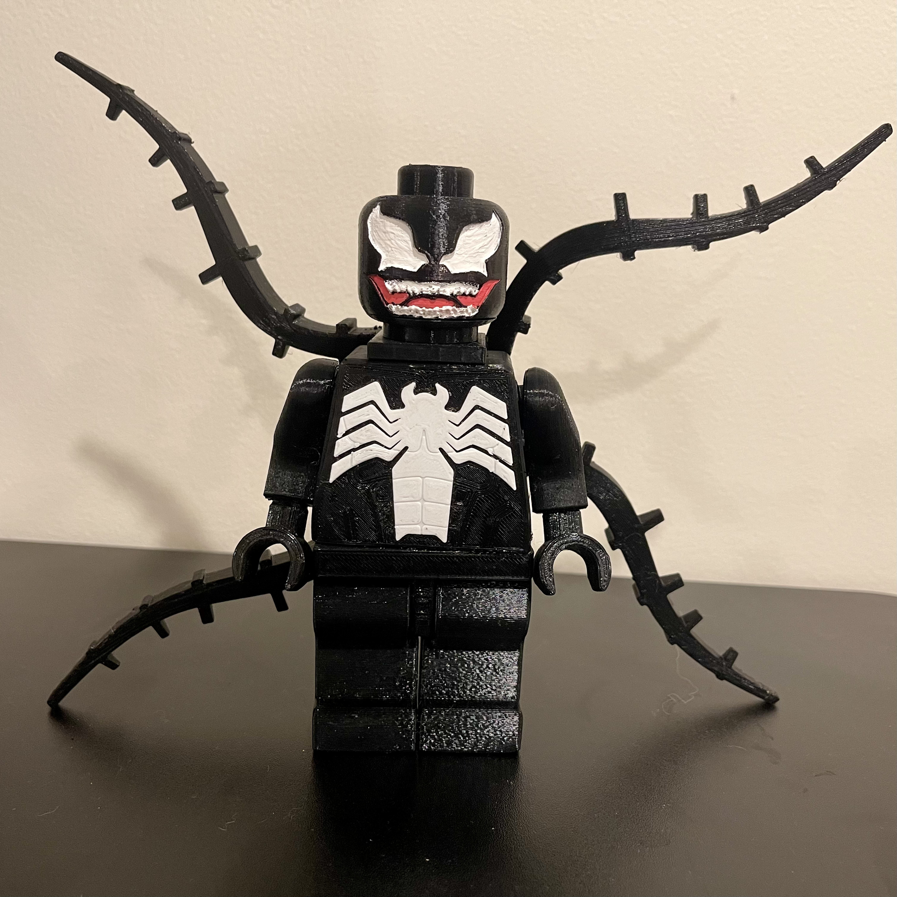 Symbiote Moveable Figure - Deluxe Expansion