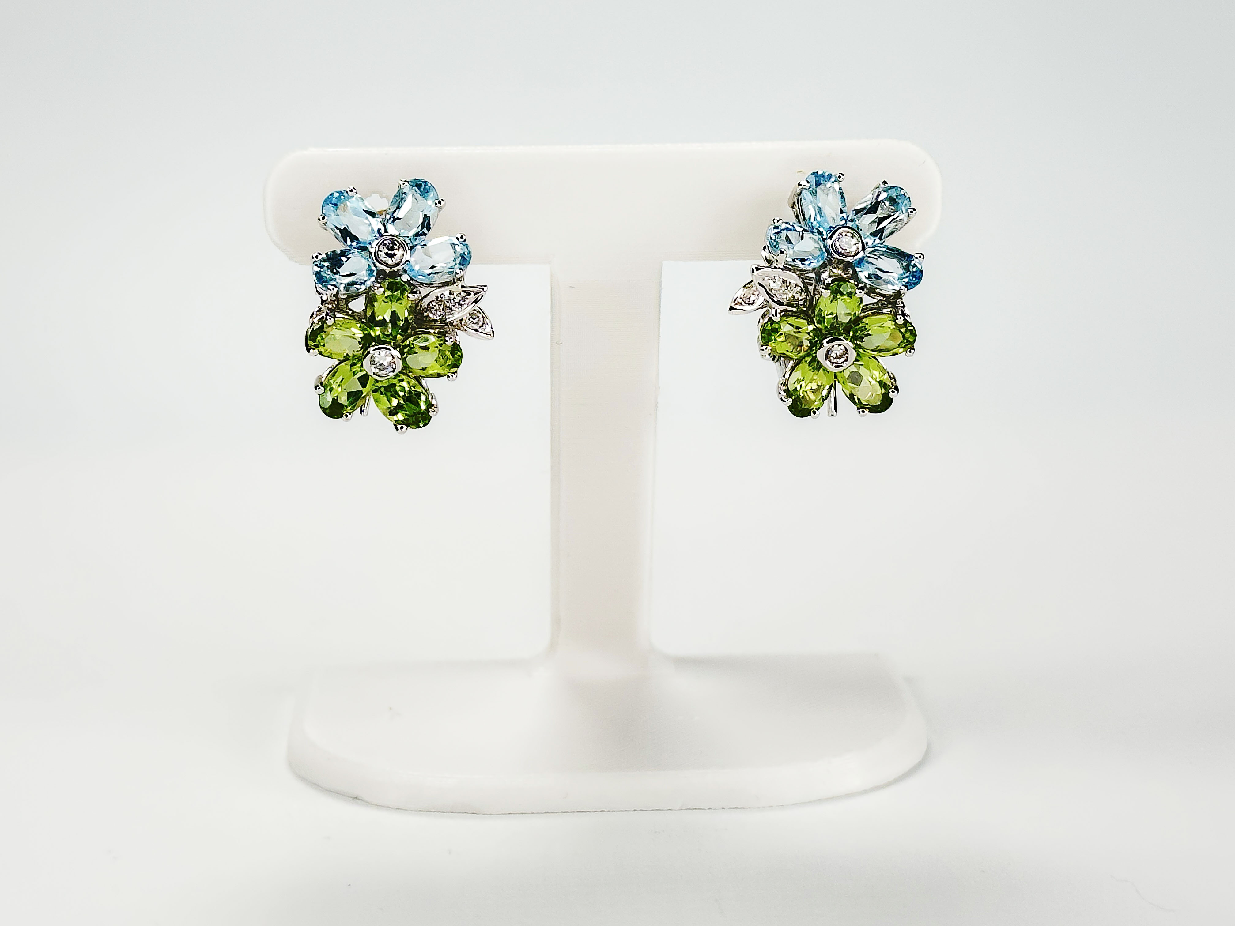 Simple Earring Stand