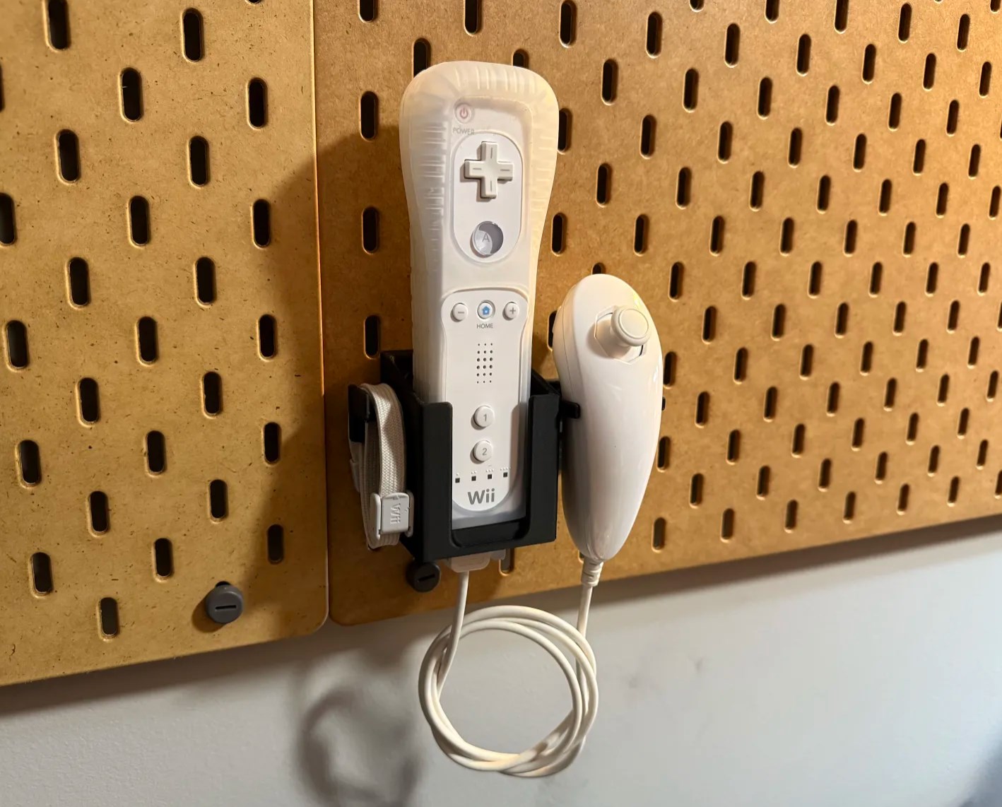 Wii Remote + Nunchuck Skadis Mount (T-Clip) 3D model thumbnail