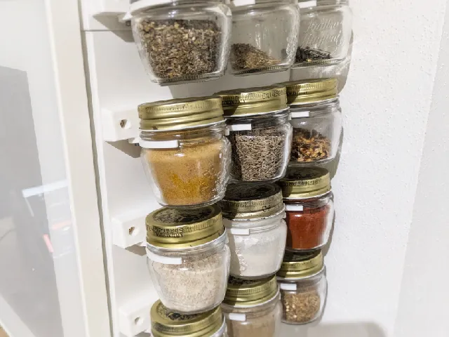 Improved mini spice rack for Bormioli 8 cl and 4 cl jars